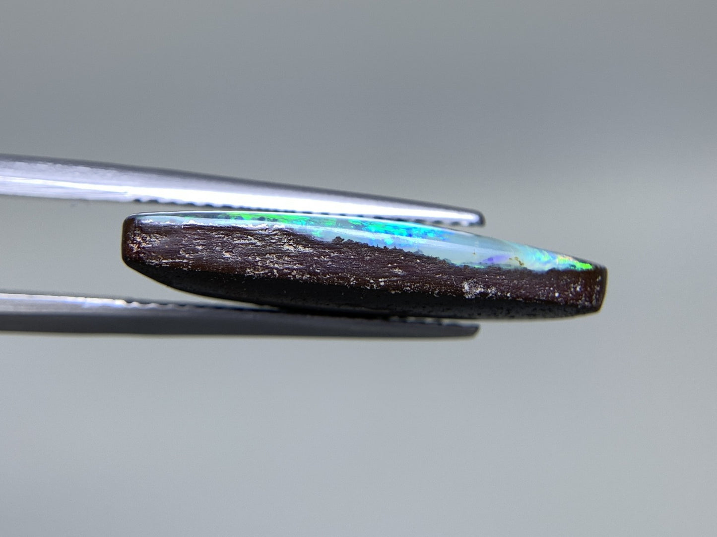 ボルダーオパール  天然  8.590ct  宝石ソーティング付き  22.2㎜×10.8㎜×4.7㎜  ラッピング無料  ルース（ 裸石 ）  5177Y