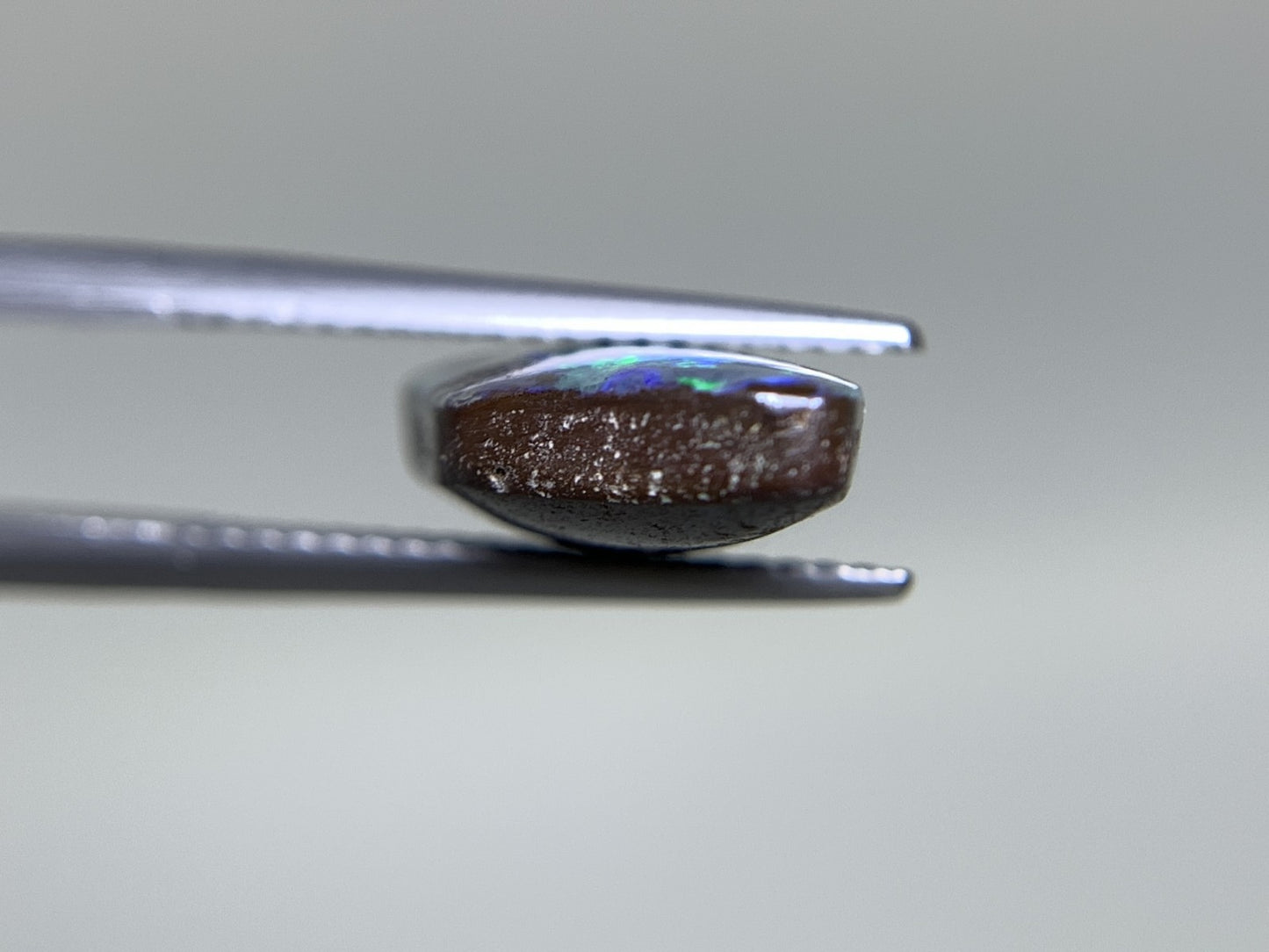ボルダーオパール  天然  8.590ct  宝石ソーティング付き  22.2㎜×10.8㎜×4.7㎜  ラッピング無料  ルース（ 裸石 ）  5177Y