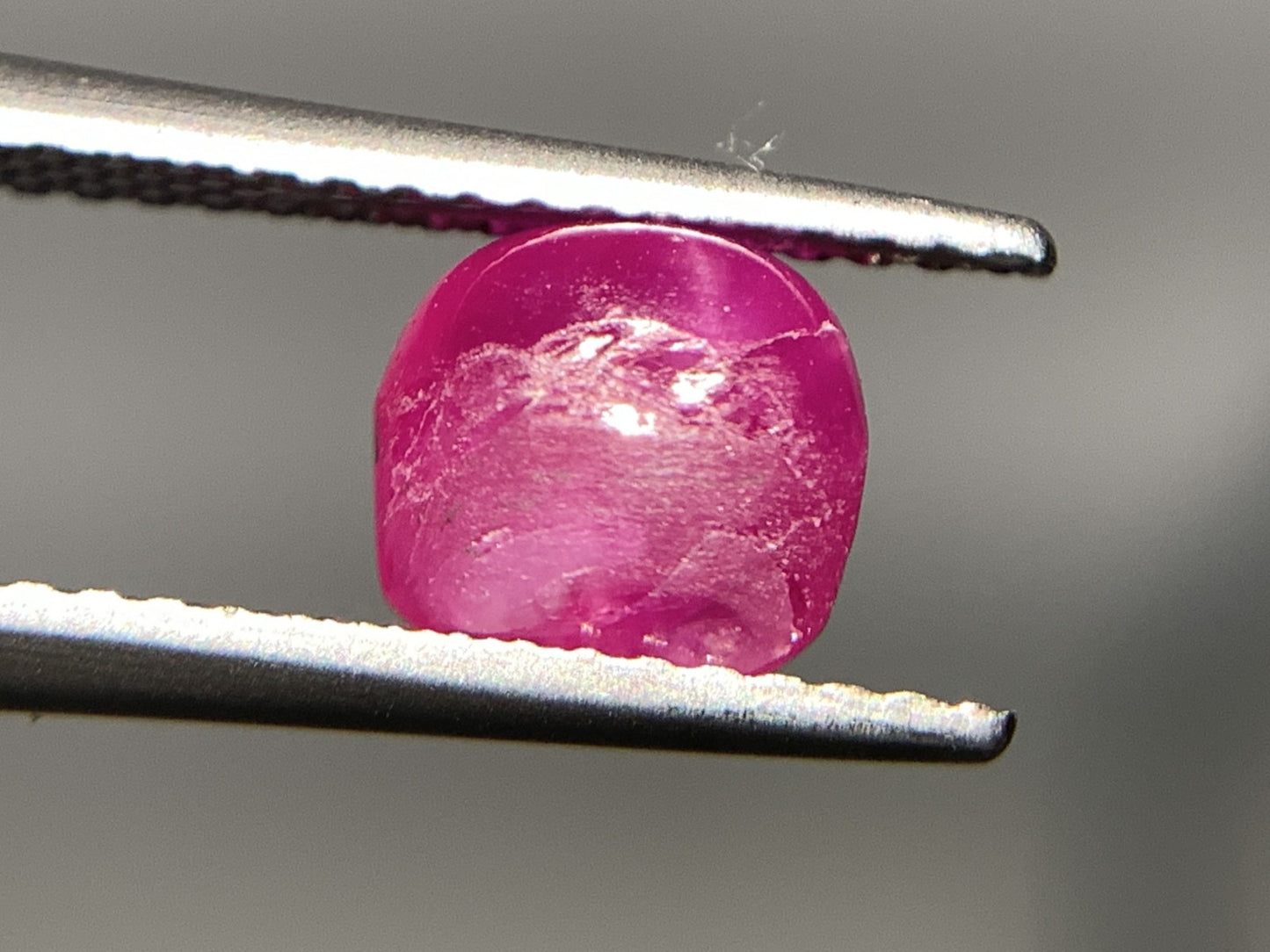 スタールビー 天然 2.400ct 宝石ソーティング付き 6.5㎜×5.0㎜×5.9㎜ ルース（ 裸石 ） 5925Y