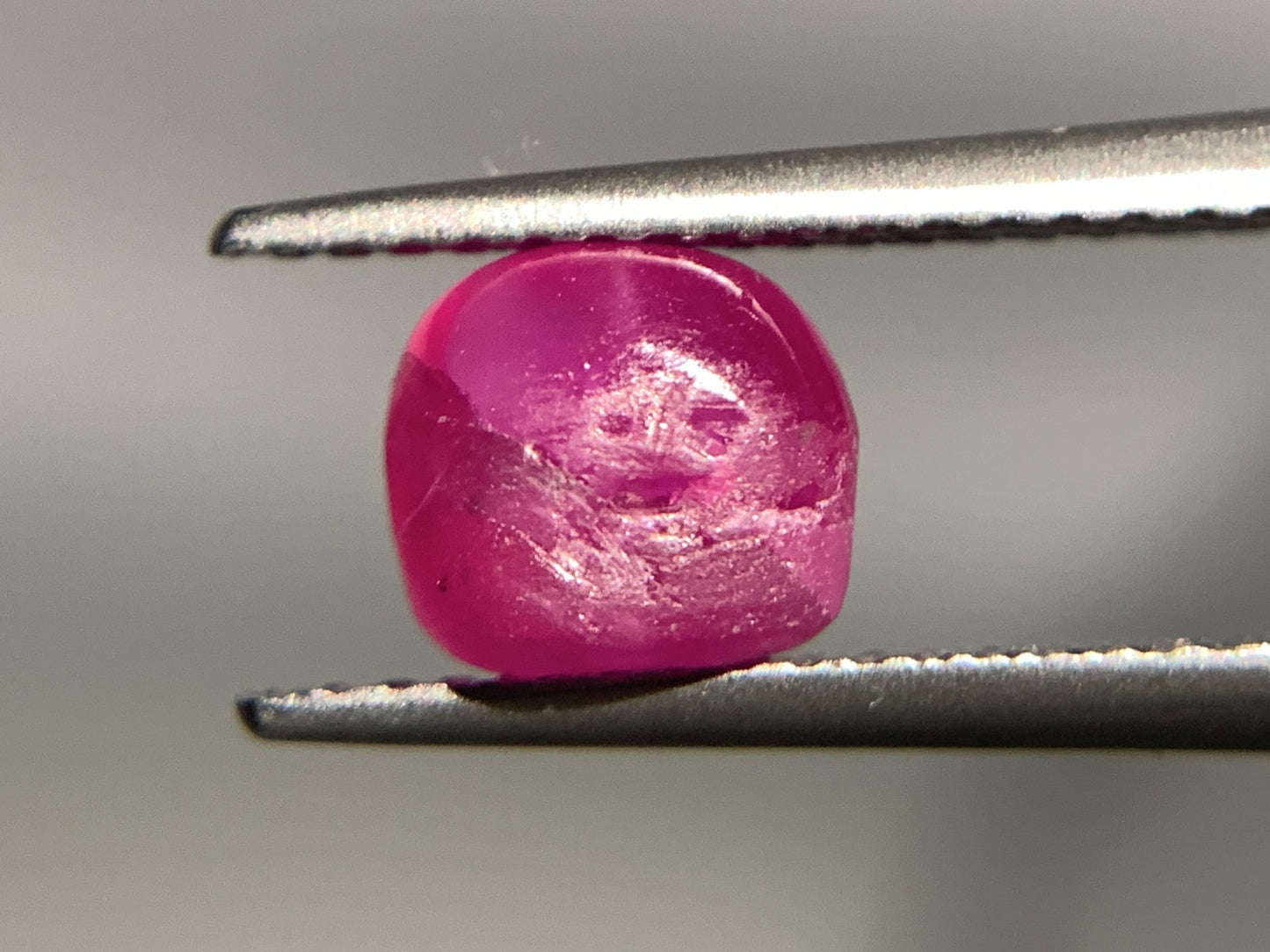 スタールビー 天然 2.400ct 宝石ソーティング付き 6.5㎜×5.0㎜×5.9㎜ ルース（ 裸石 ） 5925Y