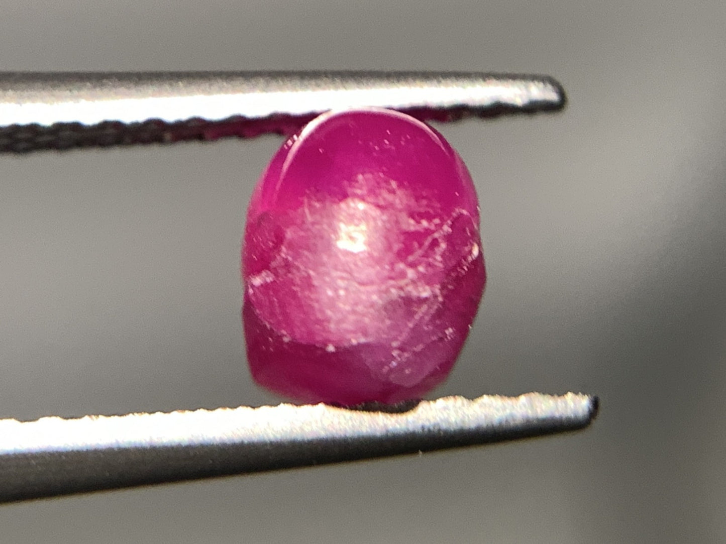 スタールビー 天然 2.400ct 宝石ソーティング付き 6.5㎜×5.0㎜×5.9㎜ ルース（ 裸石 ） 5925Y