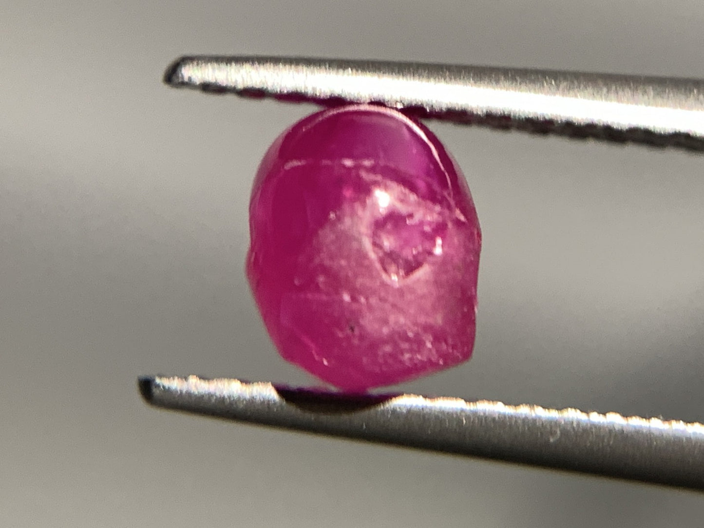 スタールビー 天然 2.400ct 宝石ソーティング付き 6.5㎜×5.0㎜×5.9㎜ ルース（ 裸石 ） 5925Y