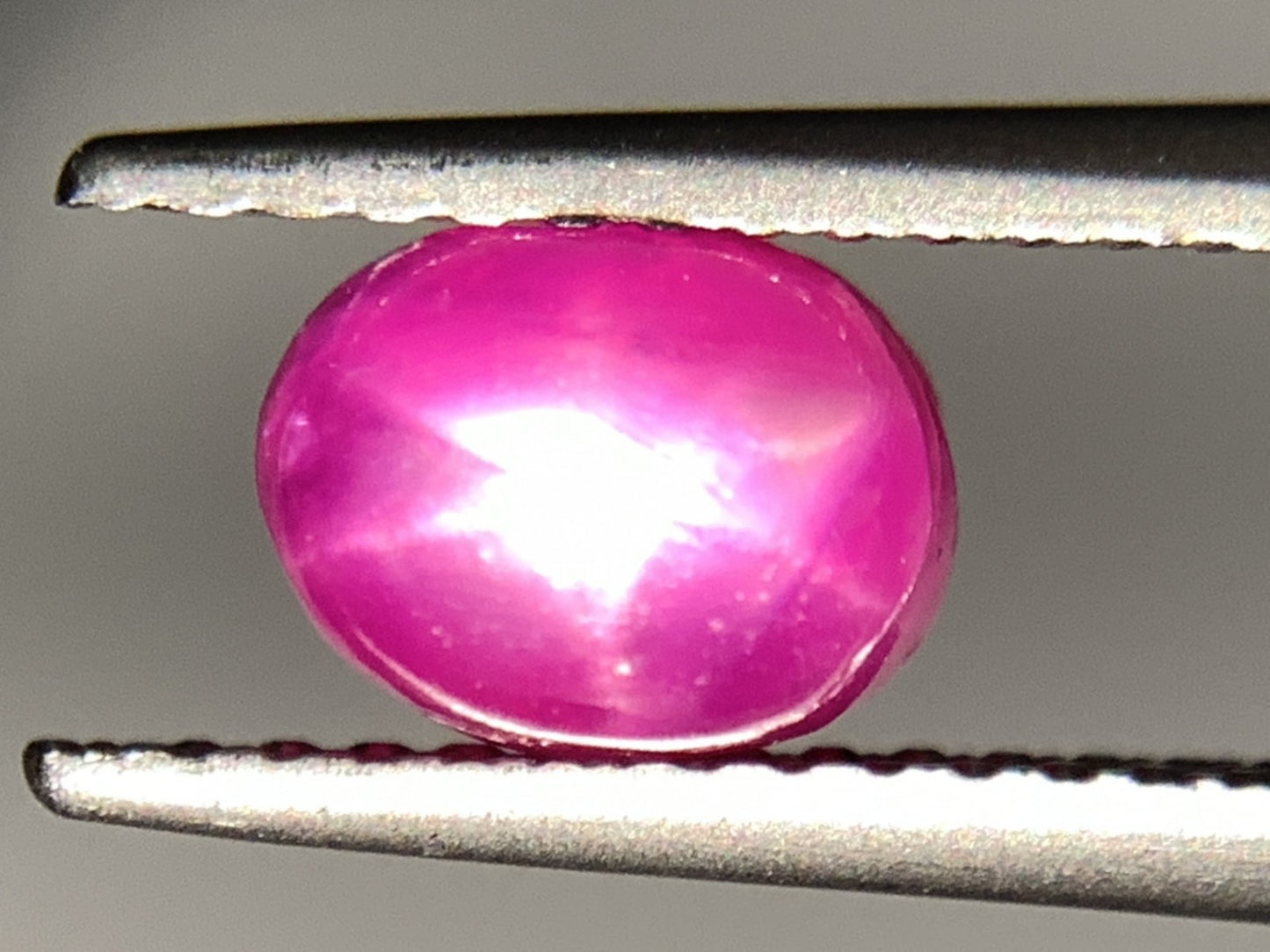 スタールビー 天然 2.400ct 宝石ソーティング付き 6.5㎜×5.0㎜×5.9㎜ ルース（ 裸石 ） 5925Y