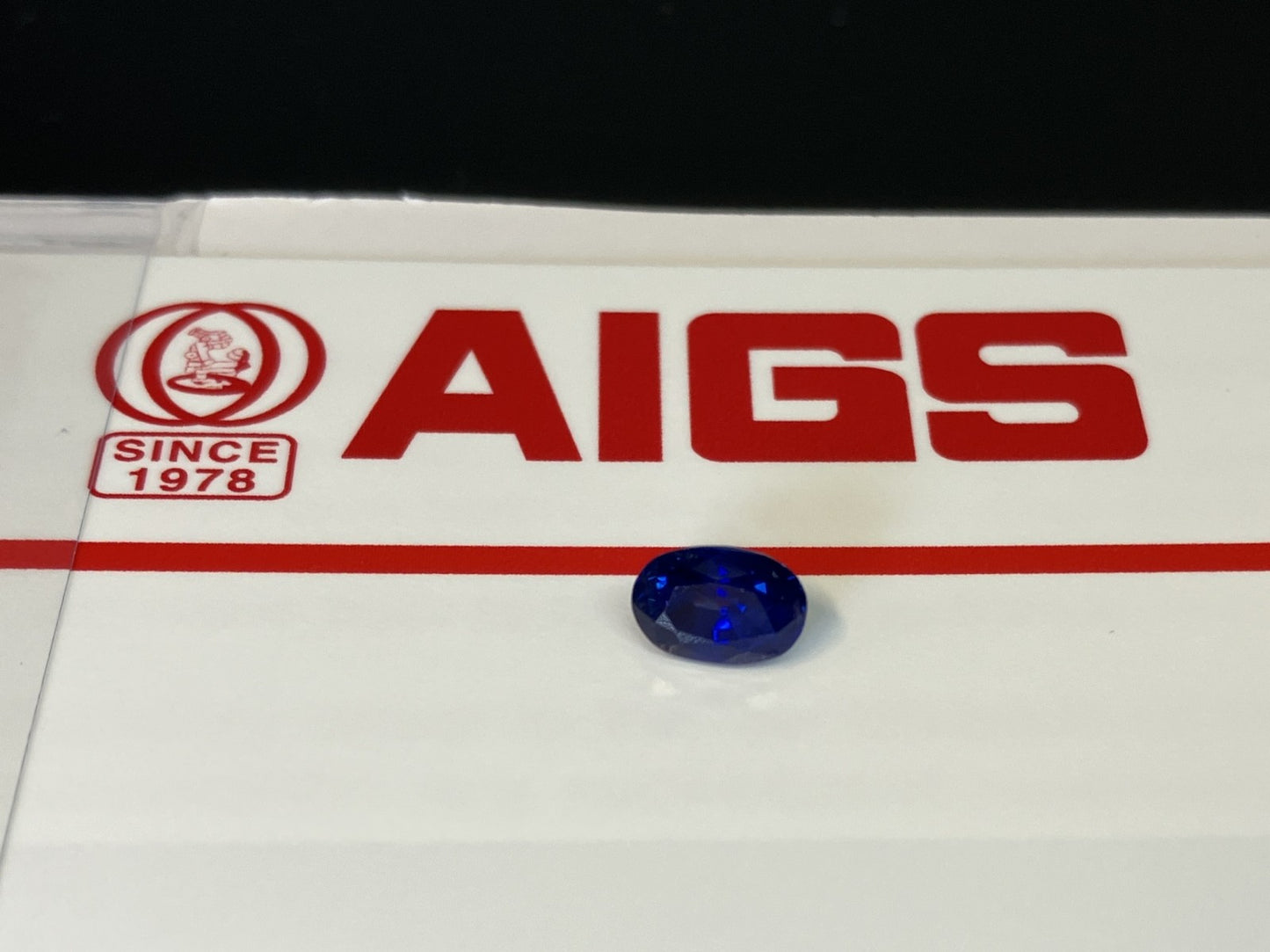 サファイア 1.30ct AIGS鑑別書付き ロイヤルブルー 6.99㎜×4.88㎜×4.38㎜ ルース（ 裸石 ） 2547YY
