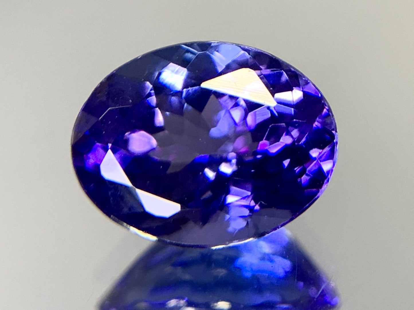 タンザナイト 2.31ct  宝石ソーティング付き  9.4㎜×7.6㎜×4.7㎜  ルース（ 裸石 ） 1962Y