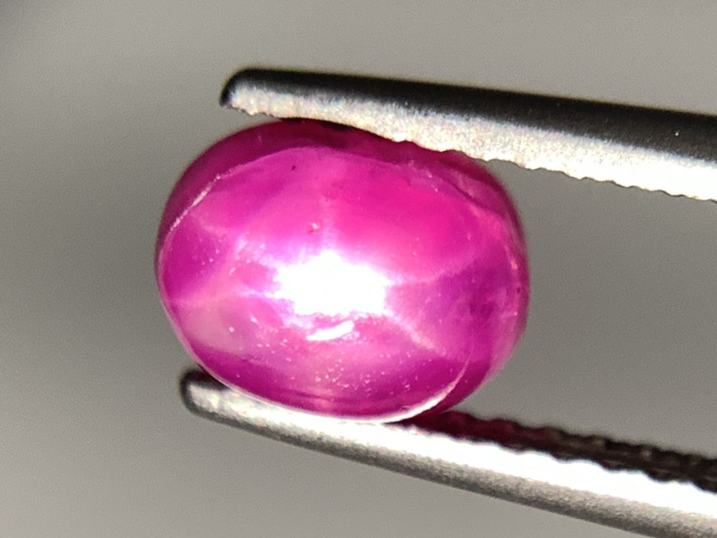 スタールビー 天然 2.400ct 宝石ソーティング付き 6.5㎜×5.0㎜×5.9㎜ ルース（ 裸石 ） 5925Y