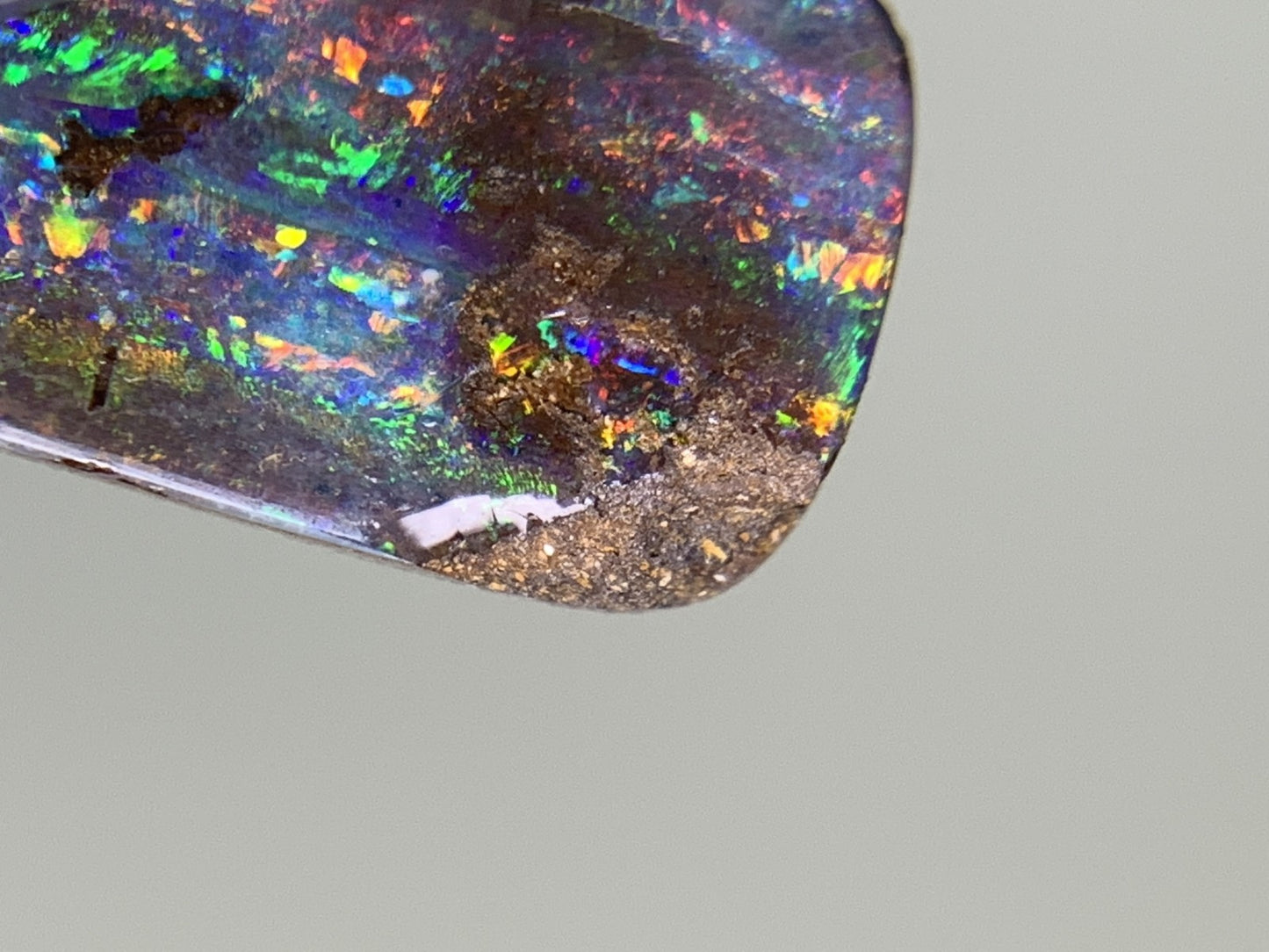 ボルダーオパール 4.918ct 宝石ソーティング付き  21.4㎜×7.5㎜×3.6㎜  ルース（ 裸石 ） 2524Y
