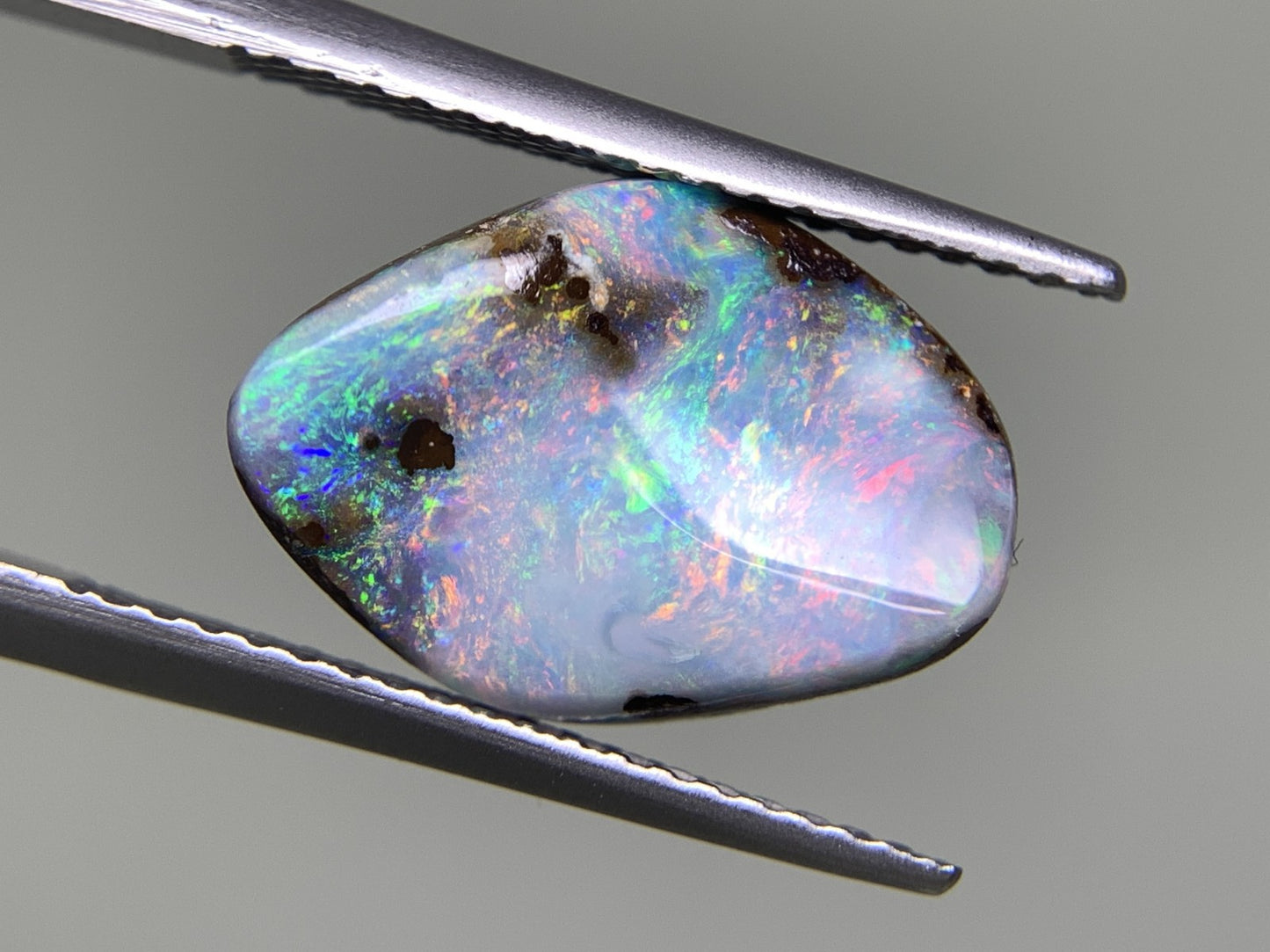 ボルダーオパール 4.655ct 宝石ソーティング付き  14.6㎜×10.2㎜×5.0㎜  ルース（ 裸石 ） 2480Y