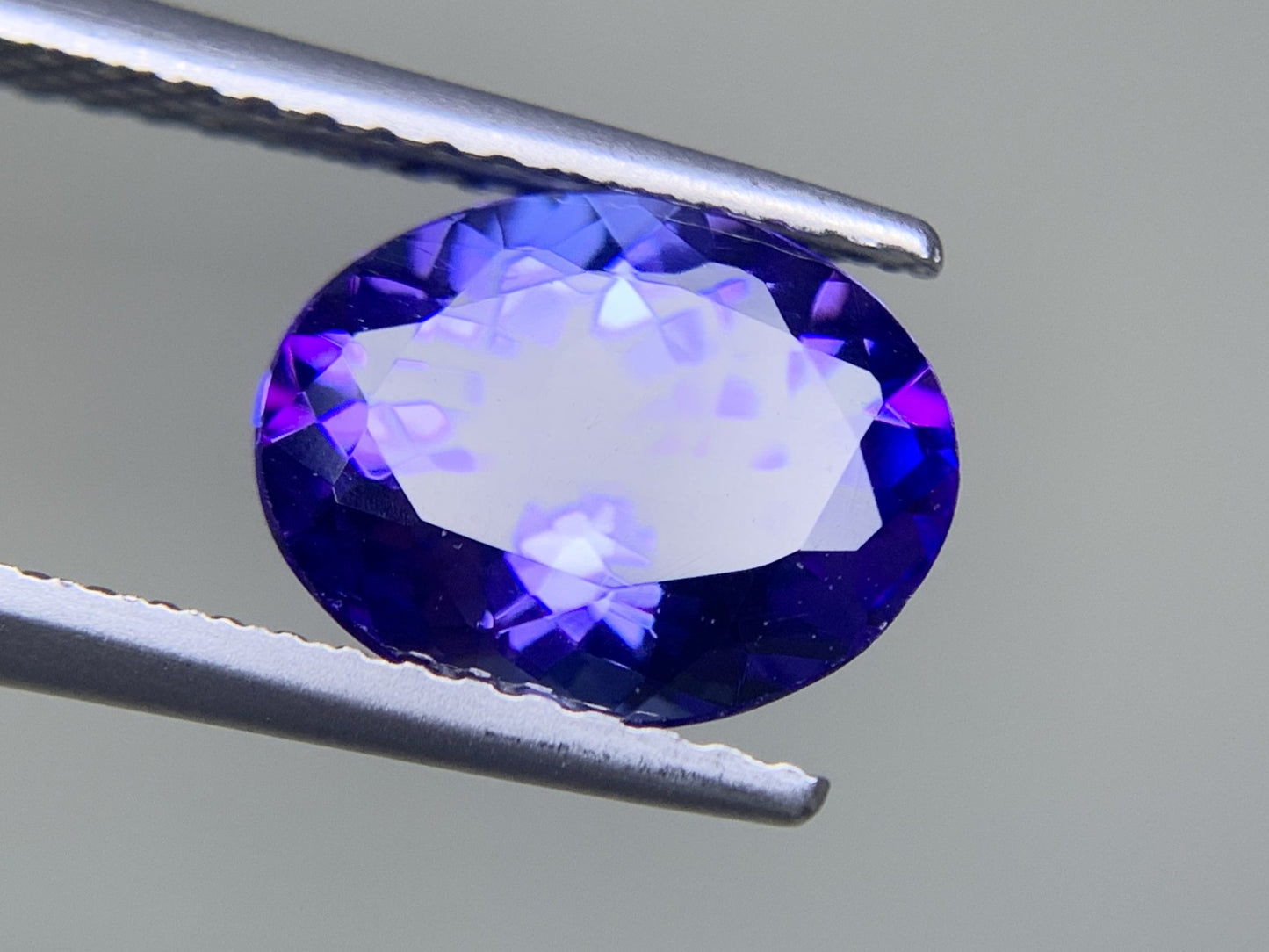 タンザナイト 2.31ct  宝石ソーティング付き  9.4㎜×7.6㎜×4.7㎜  ルース（ 裸石 ） 1962Y