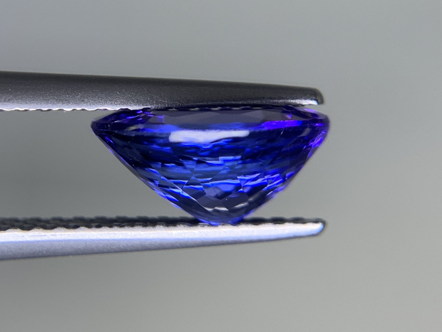タンザナイト 2.31ct  宝石ソーティング付き  9.4㎜×7.6㎜×4.7㎜  ルース（ 裸石 ） 1962Y