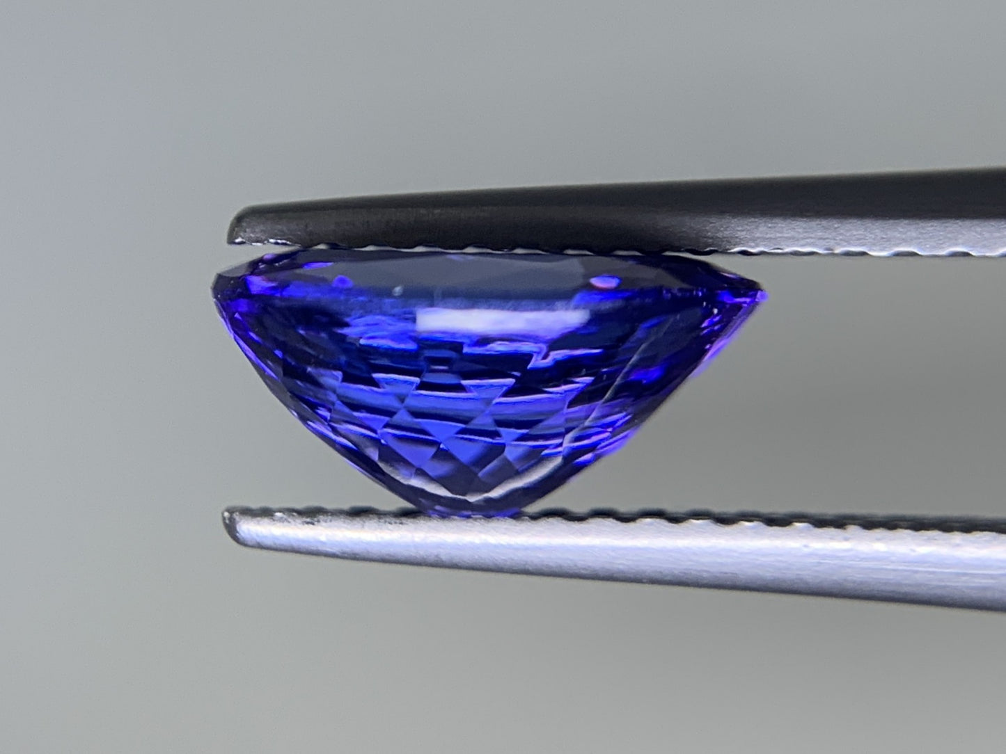 タンザナイト 2.31ct  宝石ソーティング付き  9.4㎜×7.6㎜×4.7㎜  ルース（ 裸石 ） 1962Y