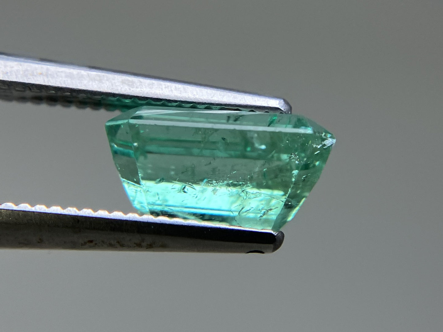 エメラルド 2.247ct 中央宝石ソーティング付き 9.21㎜×6.99㎜×4.96㎜ ルース（ 裸石 ） 4179YY