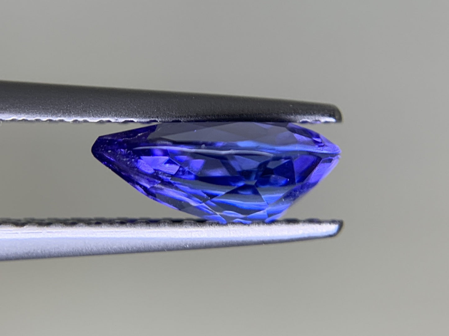 タンザナイト 1.384ct  宝石ソーティング付き  9.2㎜×6.1㎜×3.8㎜  ルース（ 裸石 ） 4240Y