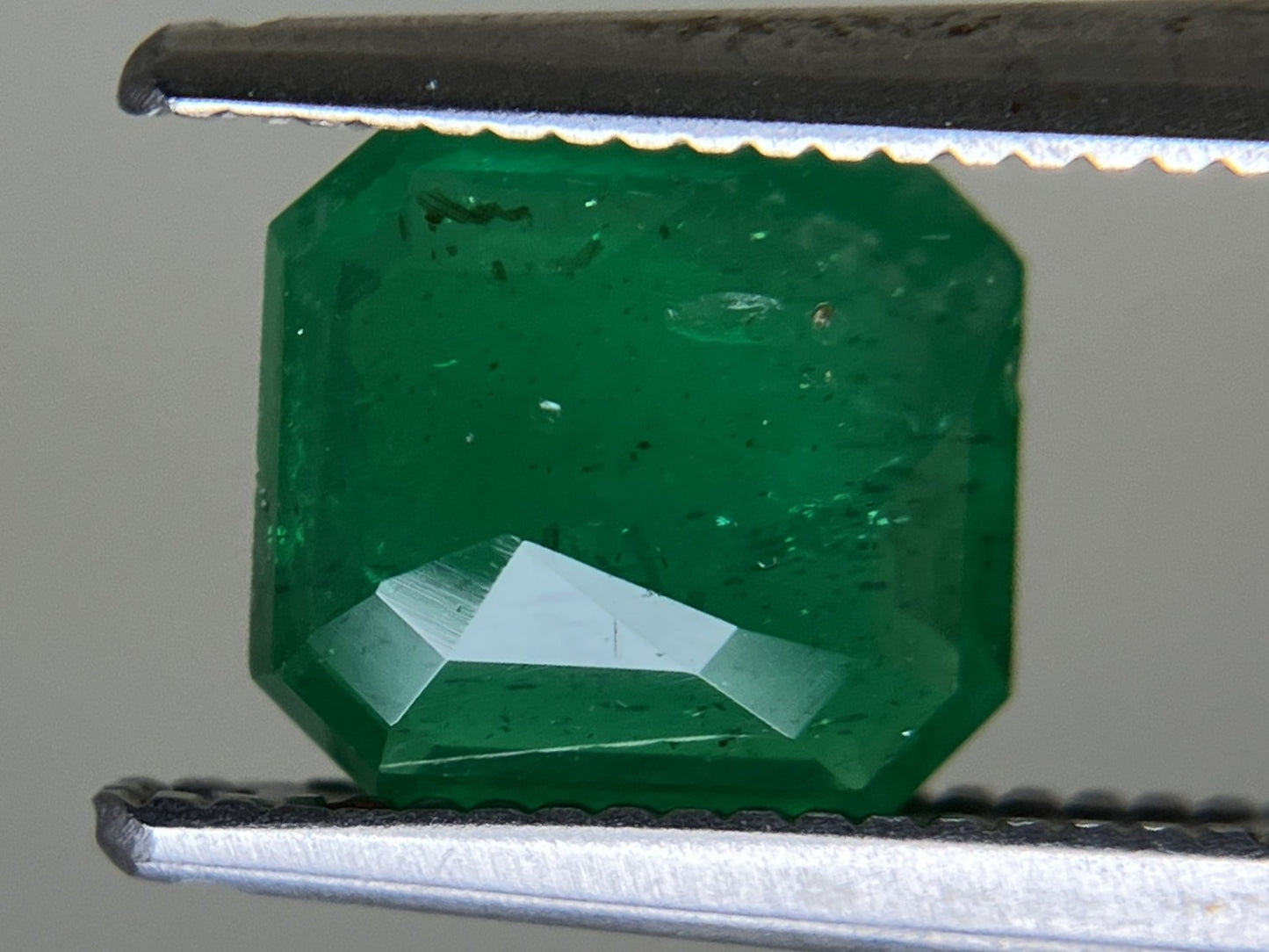 エメラルド 1.059ct 中央宝石ソーティング付き 7.16㎜×6.45㎜×2.88㎜ ルース（ 裸石 ） 4177YY