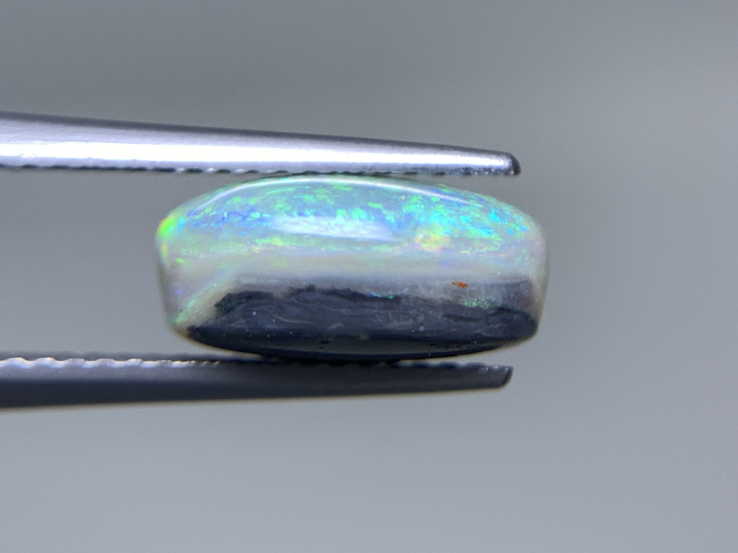 ブラックオパール 天然  4.125ct  宝石ソーティング付き  11.7㎜×9.5㎜×5.5㎜ ルース（ 裸石 ）  5930Y