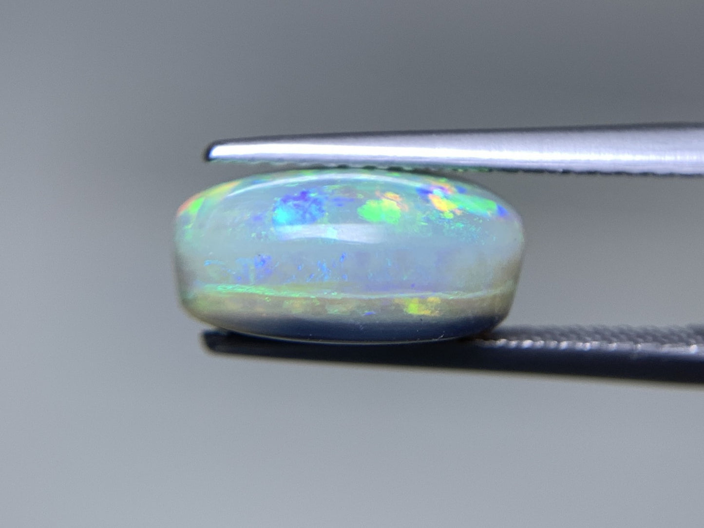 ブラックオパール 天然  4.125ct  宝石ソーティング付き  11.7㎜×9.5㎜×5.5㎜ ルース（ 裸石 ）  5930Y