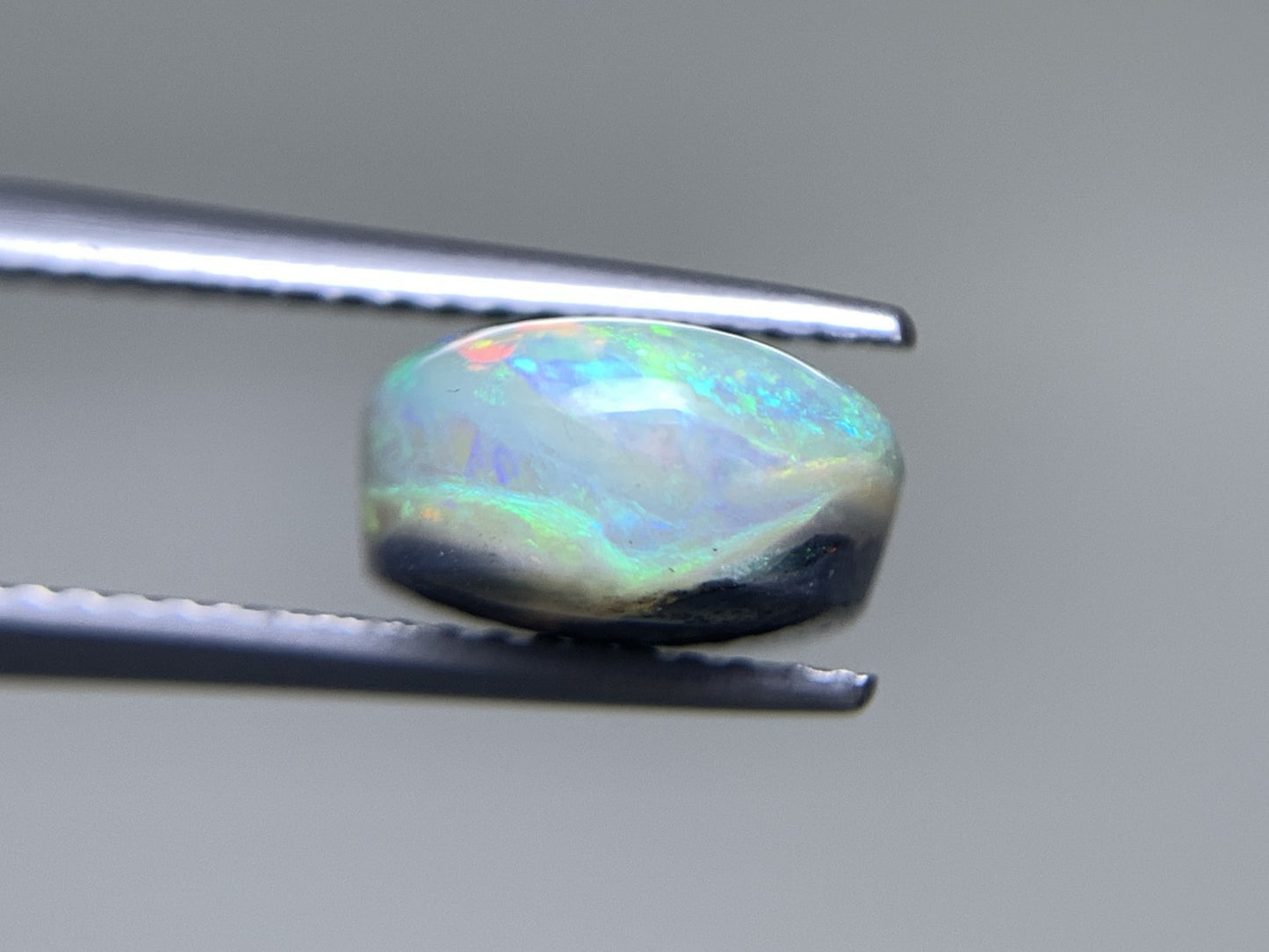 ブラックオパール 天然  4.125ct  宝石ソーティング付き  11.7㎜×9.5㎜×5.5㎜ ルース（ 裸石 ）  5930Y