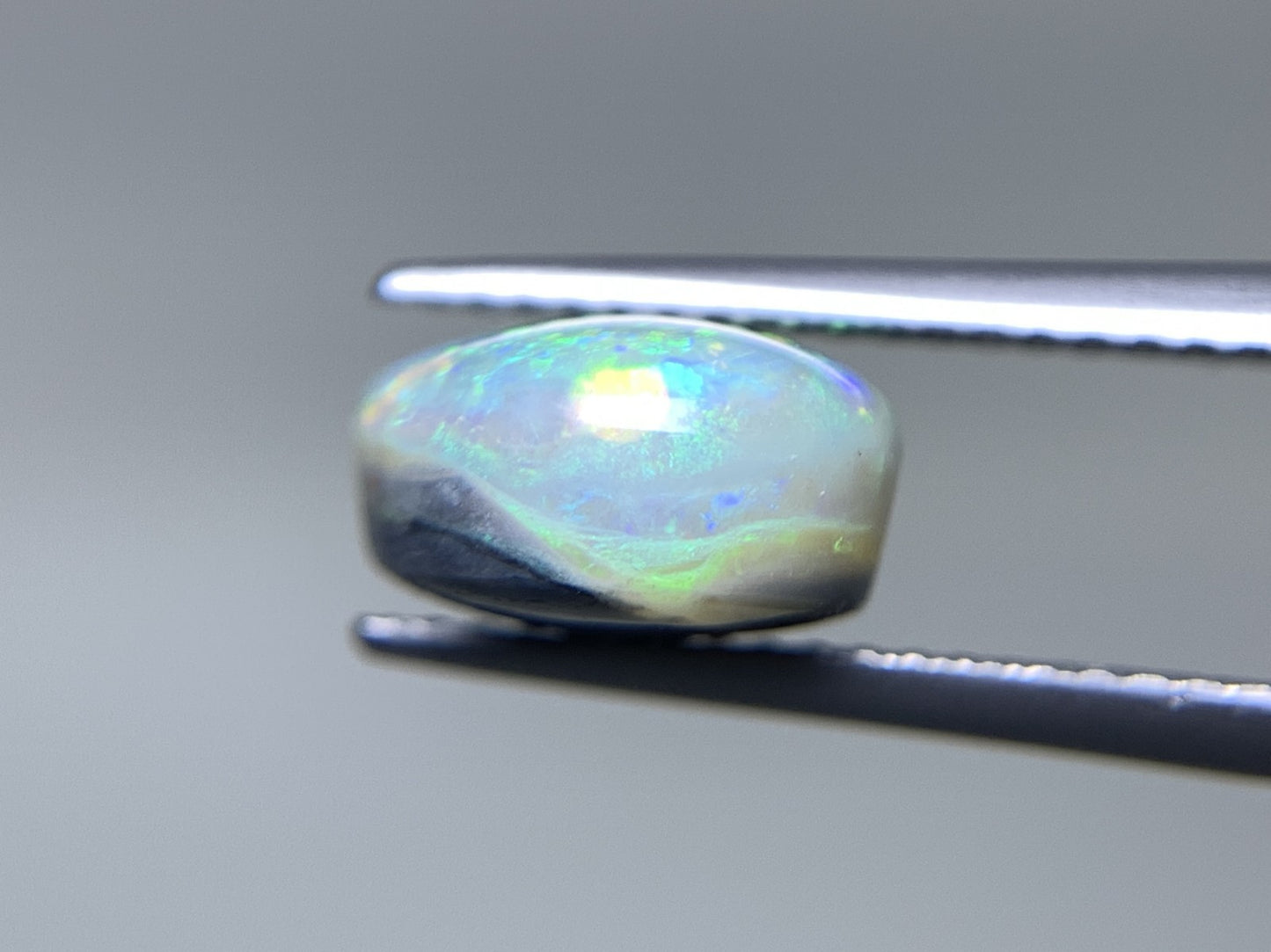 ブラックオパール 天然  4.125ct  宝石ソーティング付き  11.7㎜×9.5㎜×5.5㎜ ルース（ 裸石 ）  5930Y