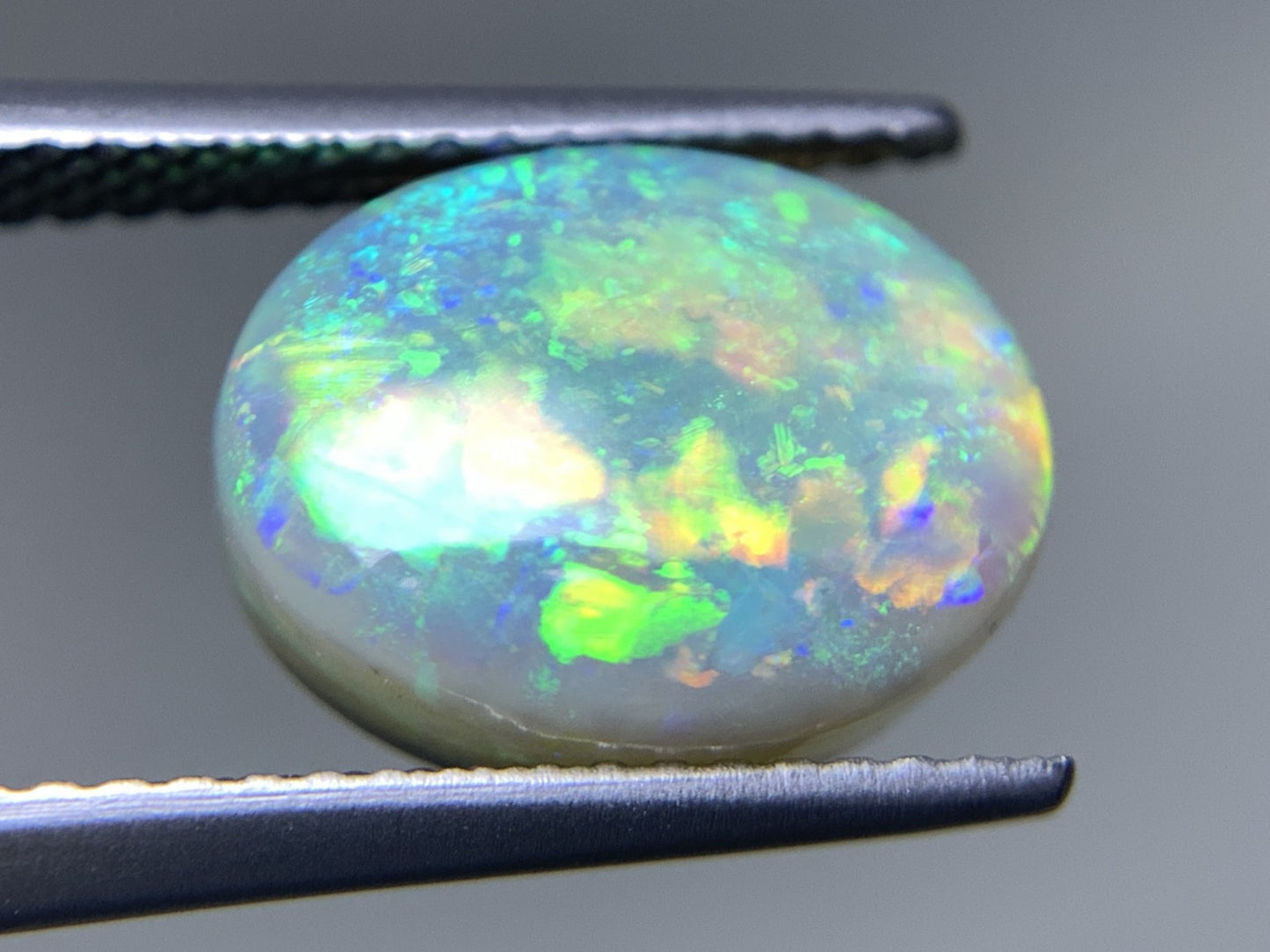 ブラックオパール 天然  4.125ct  宝石ソーティング付き  11.7㎜×9.5㎜×5.5㎜ ルース（ 裸石 ）  5930Y