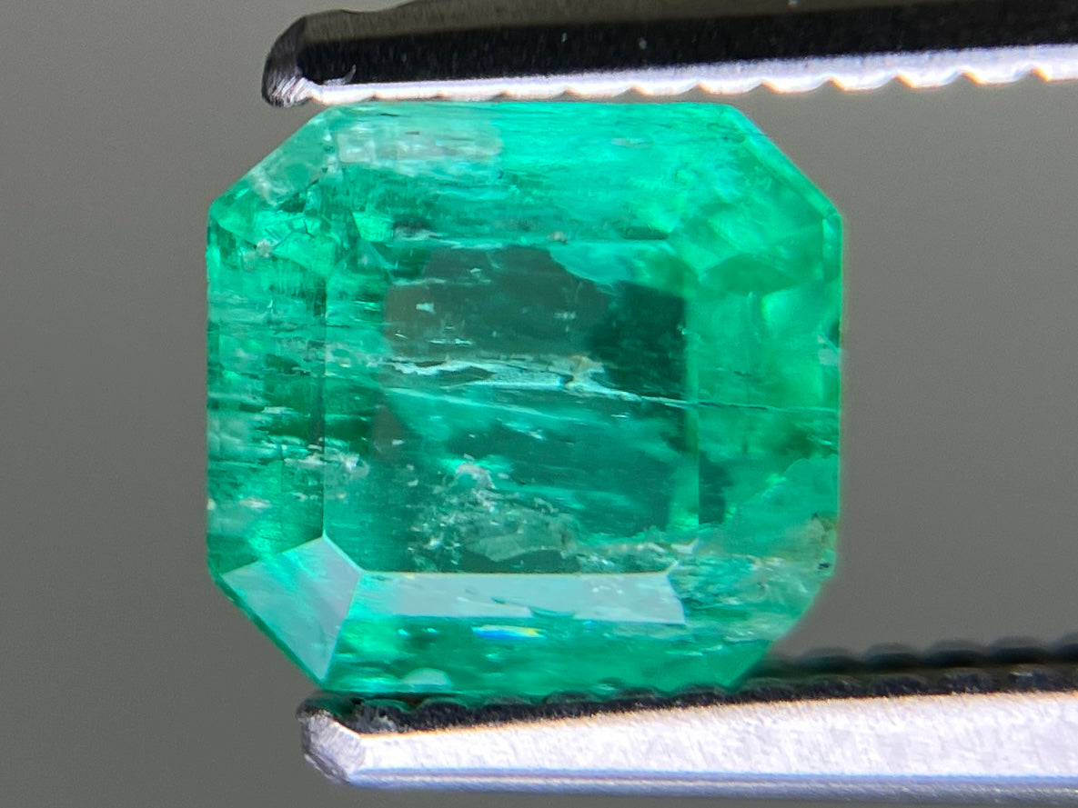 エメラルド 天然 1.020ct 中央宝石ソーティング付き 6.03㎜×5.63㎜×4.12㎜ ルース（ 裸石 ） 7382YY