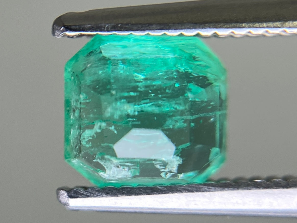 エメラルド 天然 1.020ct 中央宝石ソーティング付き 6.03㎜×5.63㎜×4.12㎜ ルース（ 裸石 ） 7382YY