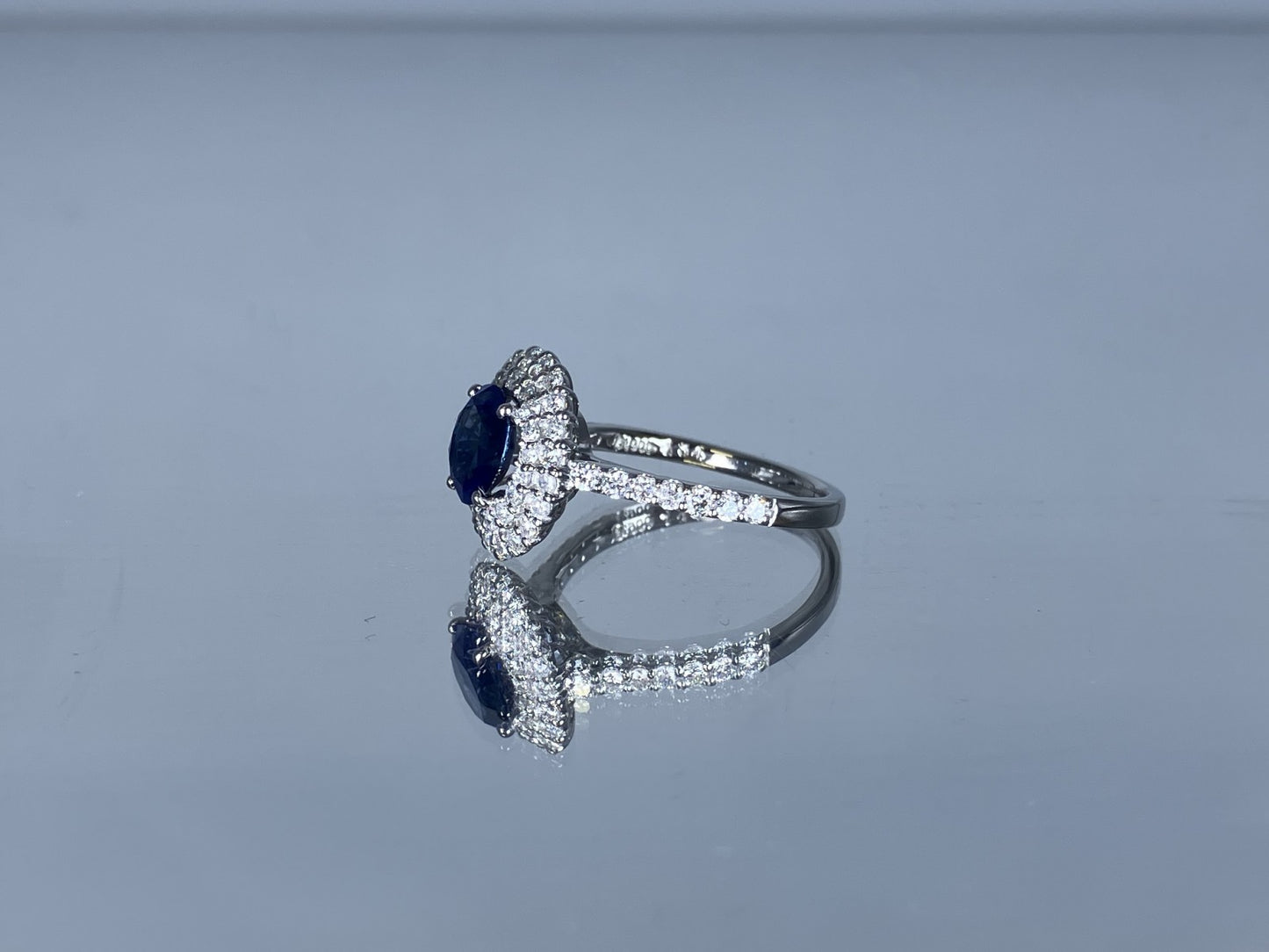 サファイア 1.34ct コンフラワーブルー 非加熱 AIGS鑑別書 D0.72ct PT900 5.2g 指輪 （JP13号） サイズ直し無料 9427K