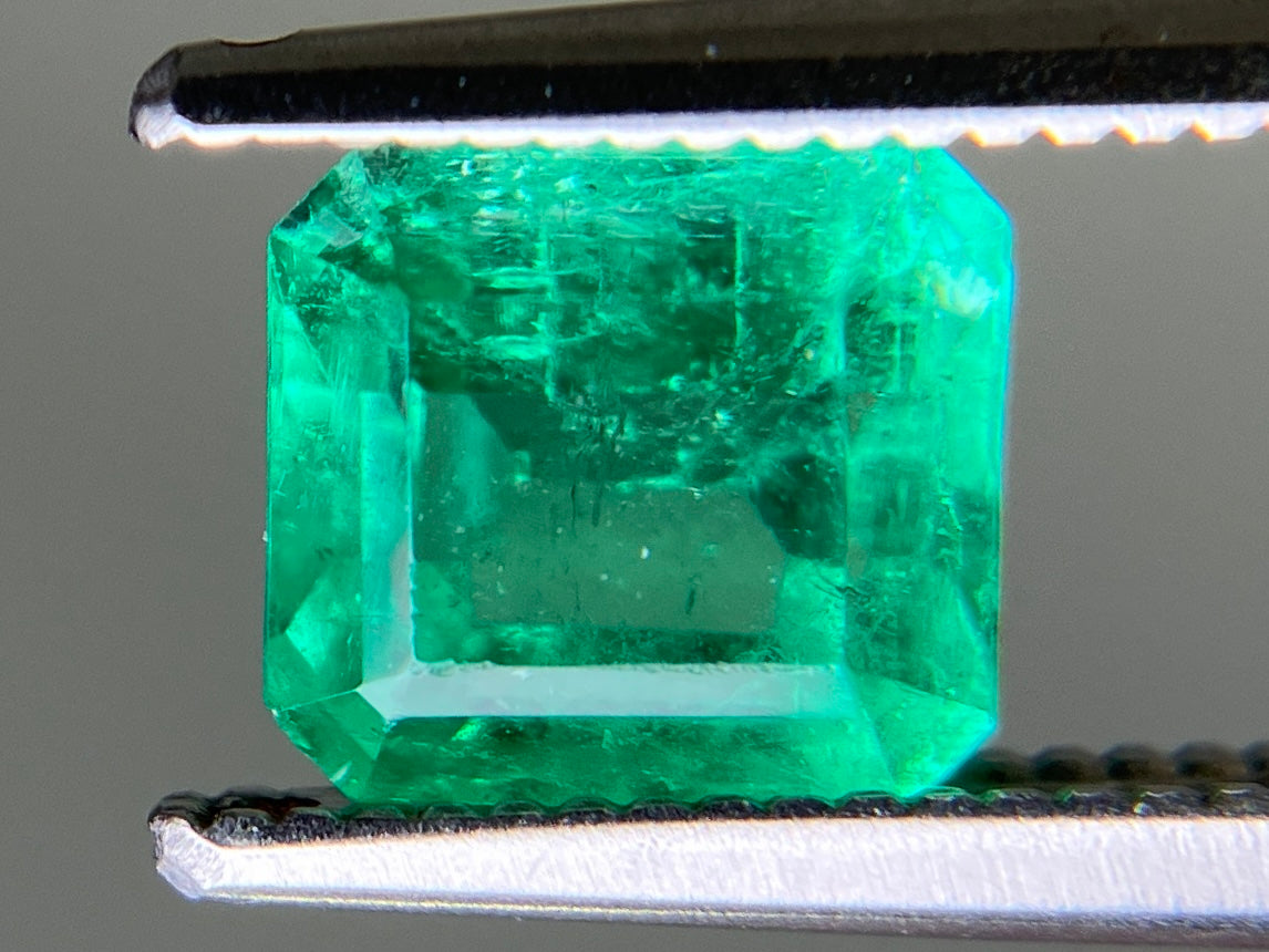 エメラルド 天然 1.116ct 中央宝石ソーティング付き 6.40㎜×6.01㎜×4.02㎜ ルース（ 裸石 ） 7391YY