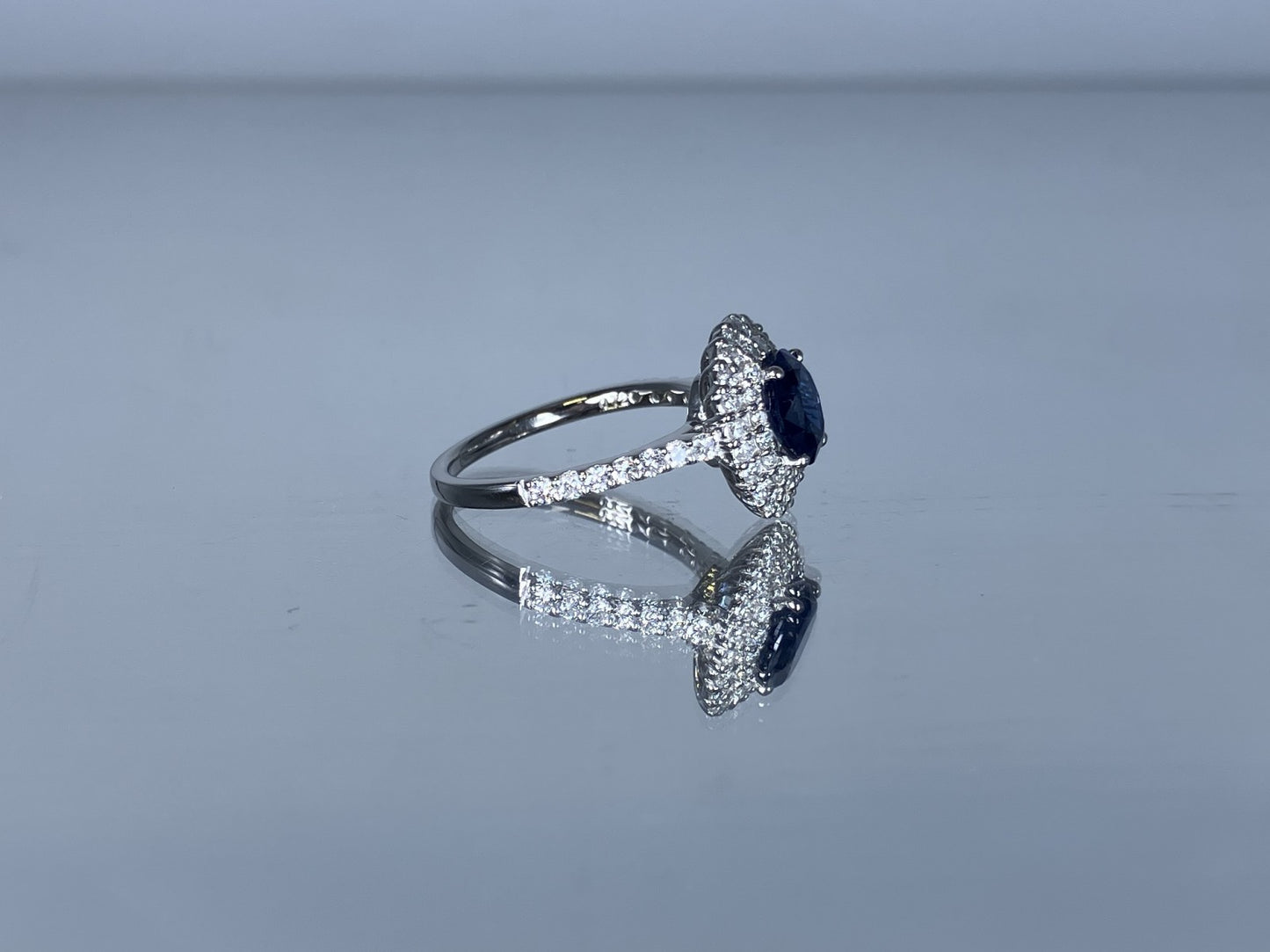 サファイア 1.34ct コンフラワーブルー 非加熱 AIGS鑑別書 D0.72ct PT900 5.2g 指輪 （JP13号） サイズ直し無料 9427K
