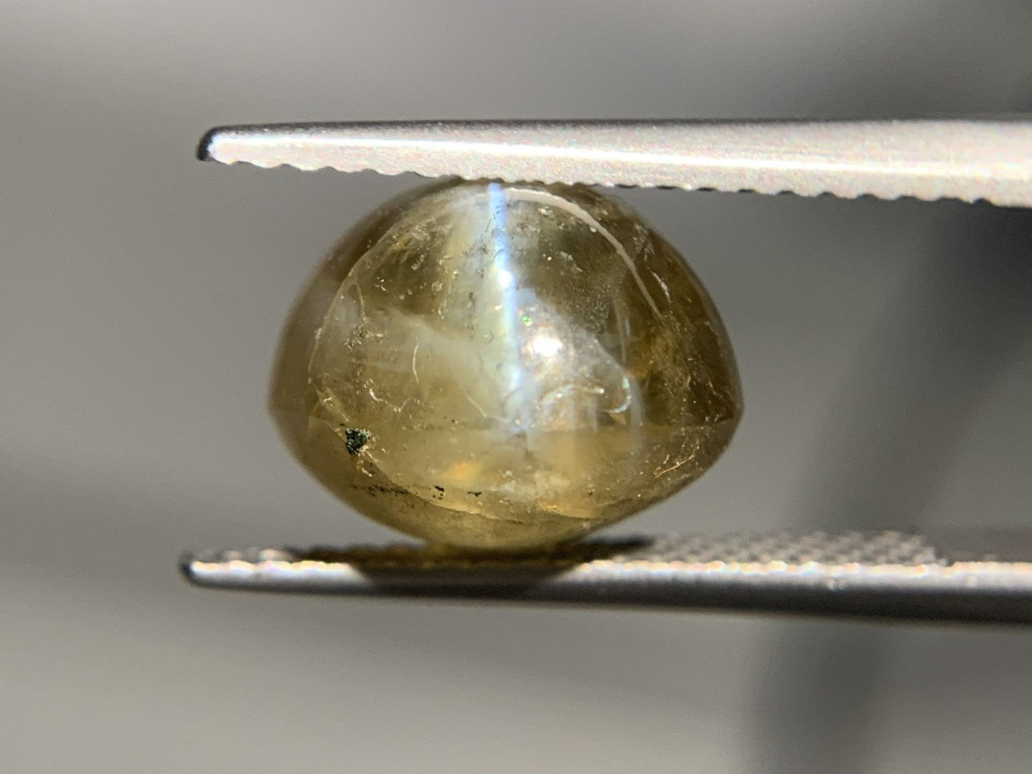 クリソベリルキャッツアイ 8.412ct 宝石ソーティング付き 10.4㎜×10.4㎜×8.4㎜ ルース（ 裸石 ） 1919Y