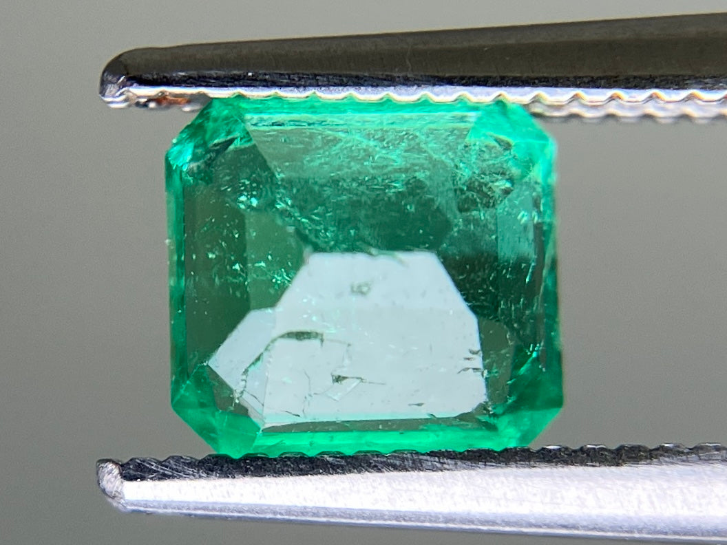 エメラルド 天然 1.116ct 中央宝石ソーティング付き 6.40㎜×6.01㎜×4.02㎜ ルース（ 裸石 ） 7391YY