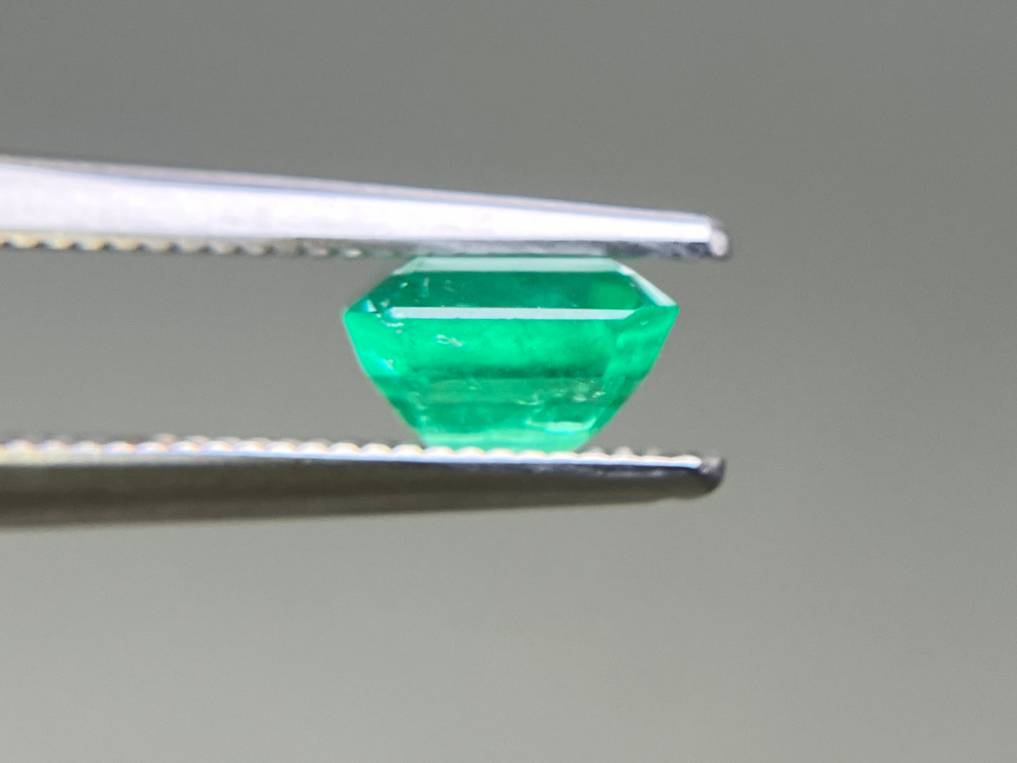 エメラルド 天然 1.116ct 中央宝石ソーティング付き 6.40㎜×6.01㎜×4.02㎜ ルース（ 裸石 ） 7391YY