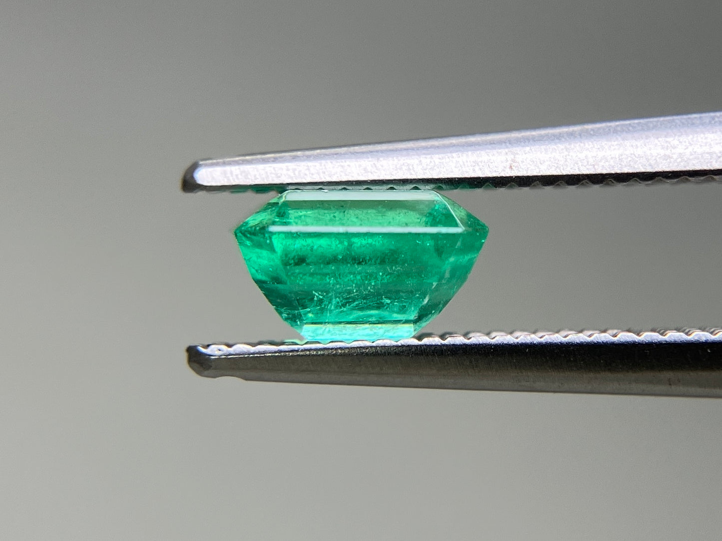 エメラルド 天然 1.116ct 中央宝石ソーティング付き 6.40㎜×6.01㎜×4.02㎜ ルース（ 裸石 ） 7391YY