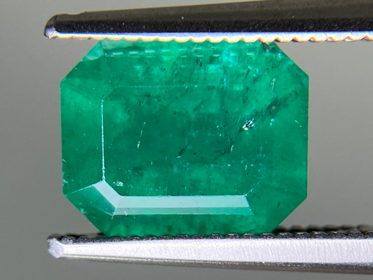エメラルド 天然 2.794ct 中央宝石ソーティング付き 9.02㎜×7.40㎜×6.01㎜ ルース（ 裸石 ） 7401YY