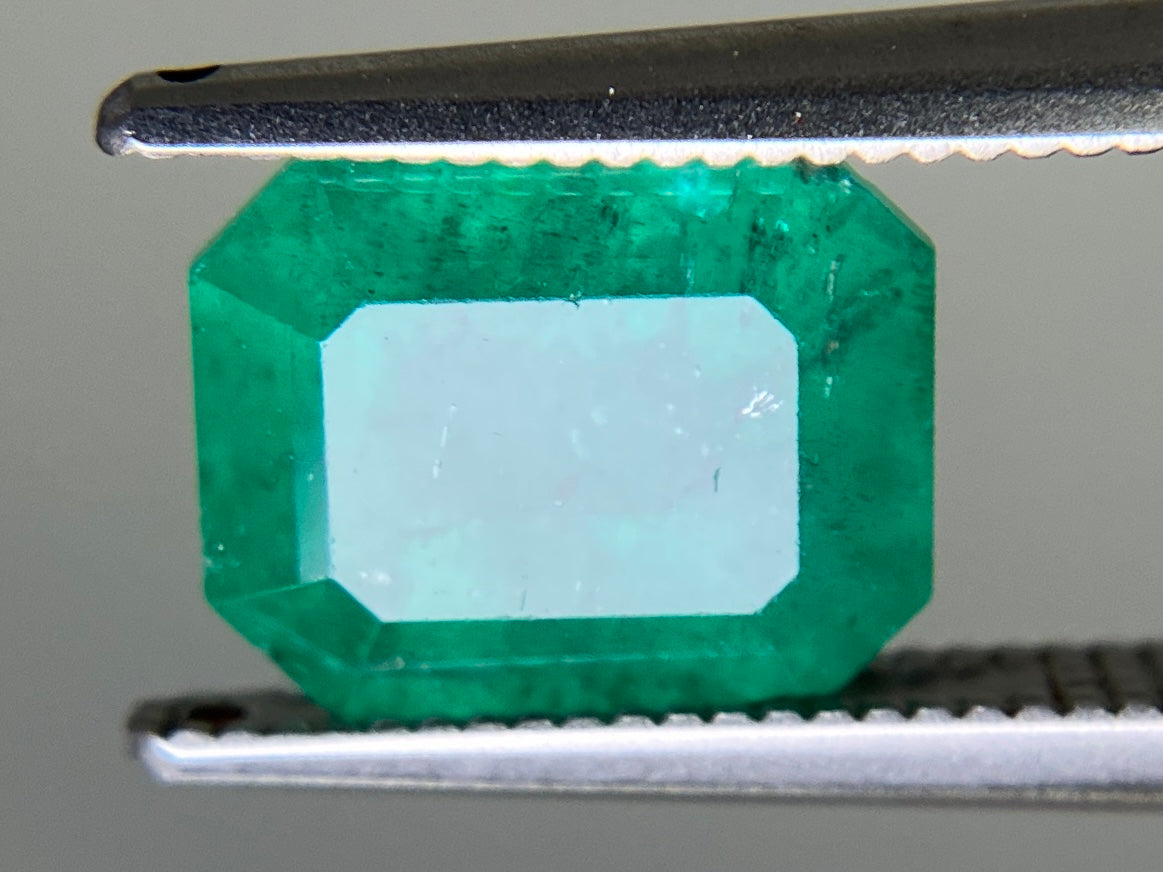 エメラルド 天然 2.794ct 中央宝石ソーティング付き 9.02㎜×7.40㎜×6.01㎜ ルース（ 裸石 ） 7401YY