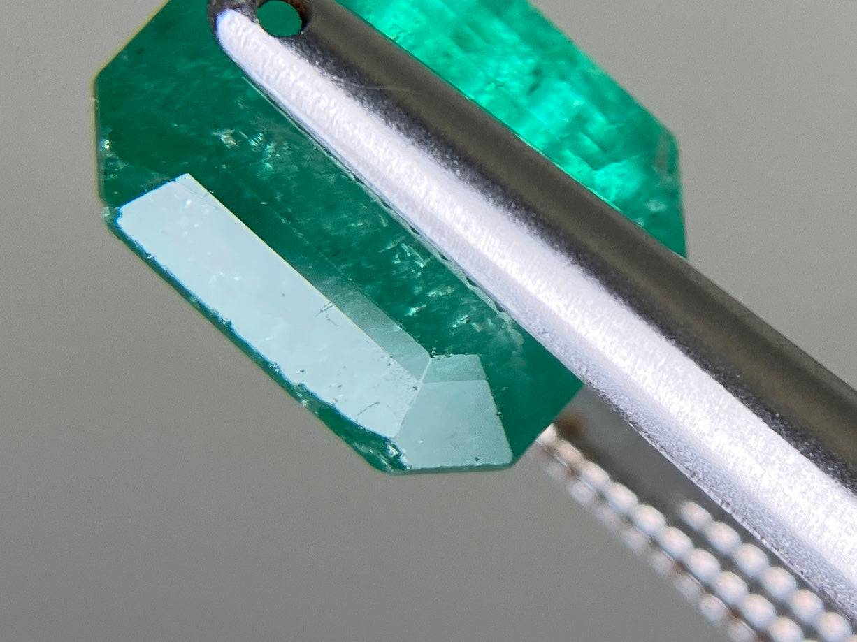 エメラルド 天然 2.794ct 中央宝石ソーティング付き 9.02㎜×7.40㎜×6.01㎜ ルース（ 裸石 ） 7401YY