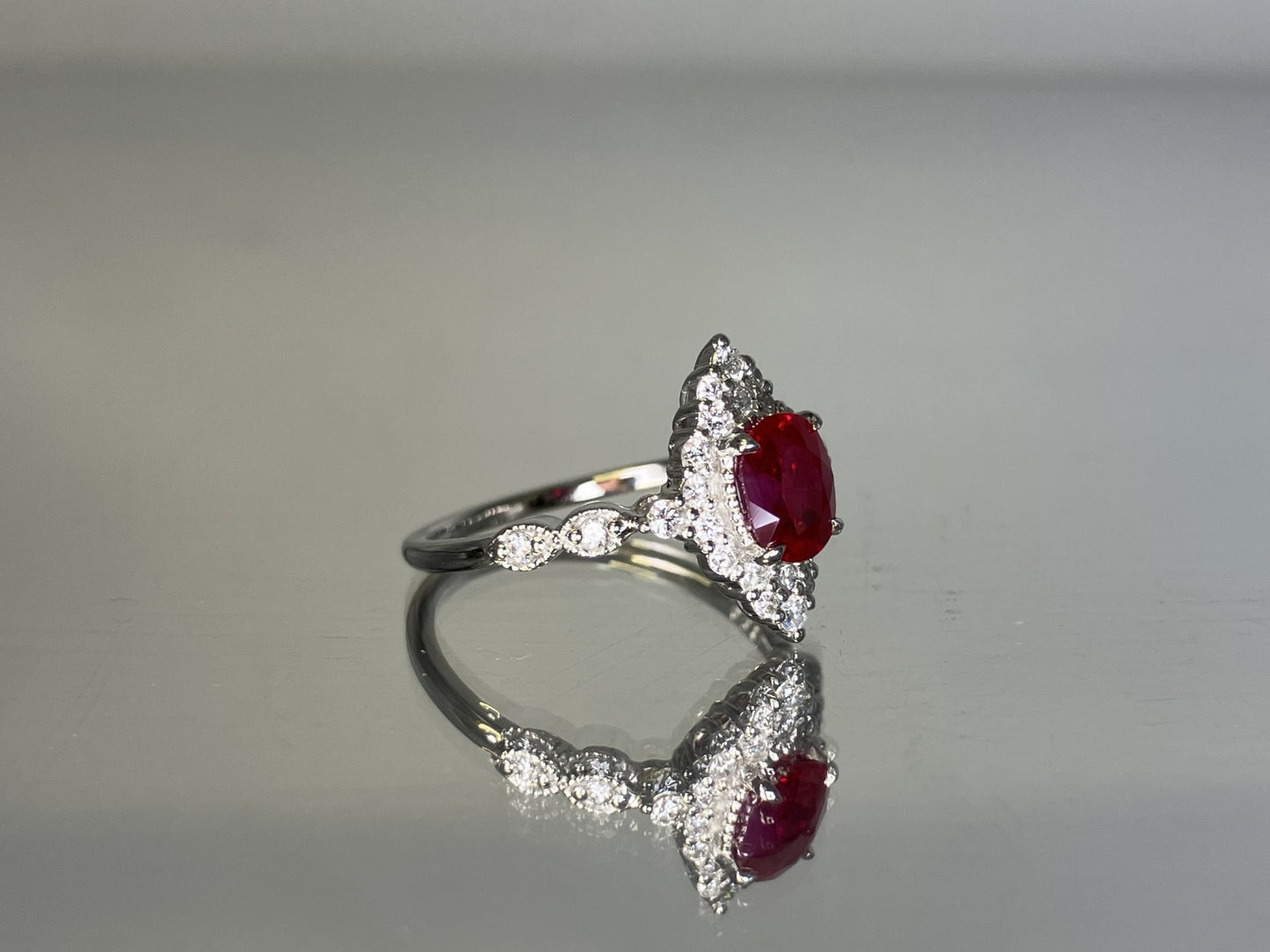 ルビー 1.14ct ピジョンブラッド Pigeon Blood AIGS鑑別書 D0.31ct PT900 4.3g 指輪 （JP13号） サイズ直し無料 7671K