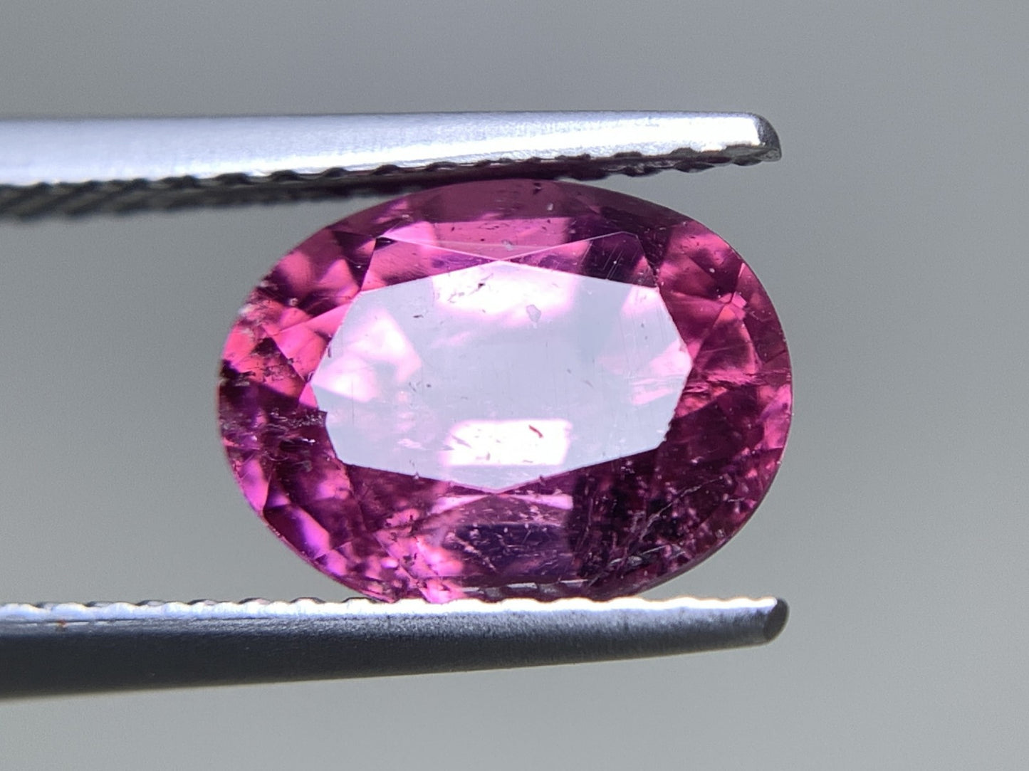 ルベライト 天然 2.343ct 中央宝石ソーティング付き 9.26㎜×7.26㎜×5.42㎜ ルース（ 裸石 ） 7926Y