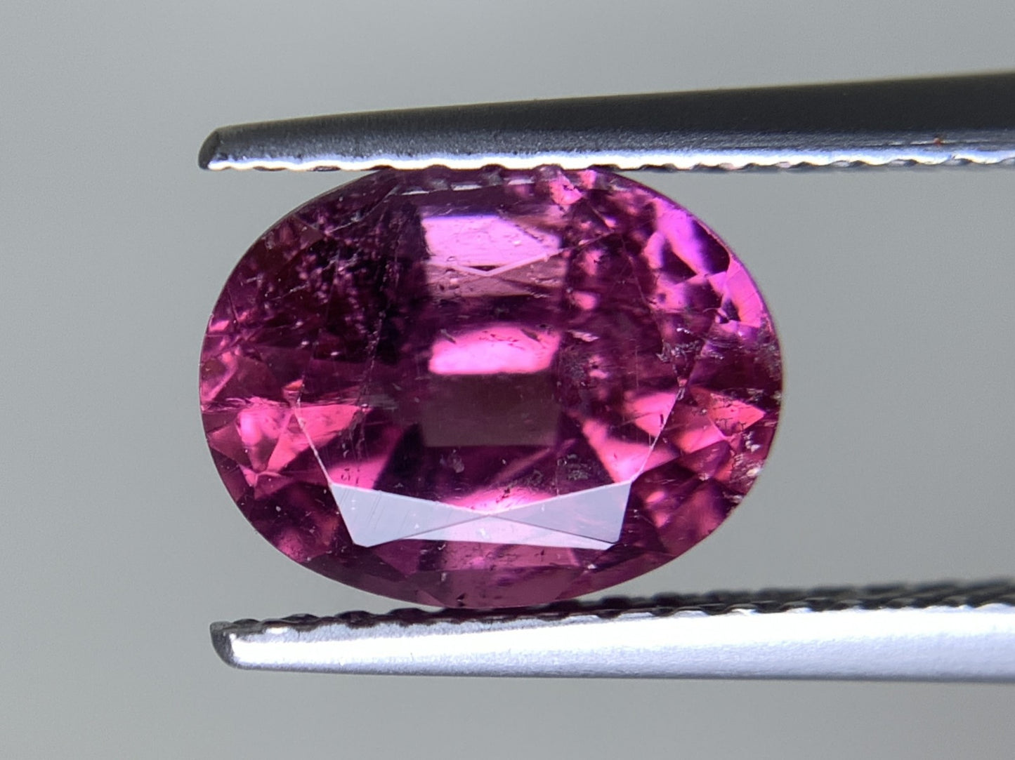 ルベライト 天然 2.343ct 中央宝石ソーティング付き 9.26㎜×7.26㎜×5.42㎜ ルース（ 裸石 ） 7926Y
