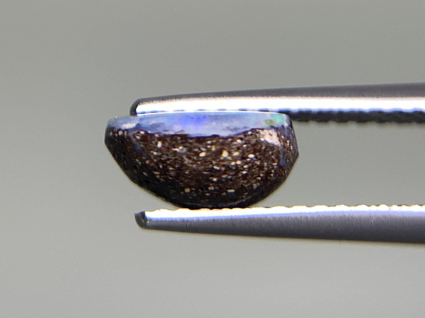 ボルダーオパール 1.225ct 宝石ソーティング付き  7.6㎜×5.9㎜×4.0㎜  ルース（ 裸石 ） 2520Y