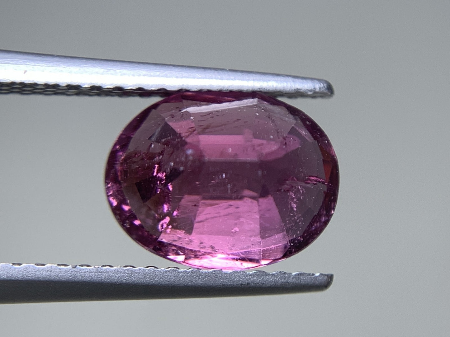 ルベライト 天然 2.343ct 中央宝石ソーティング付き 9.26㎜×7.26㎜×5.42㎜ ルース（ 裸石 ） 7926Y