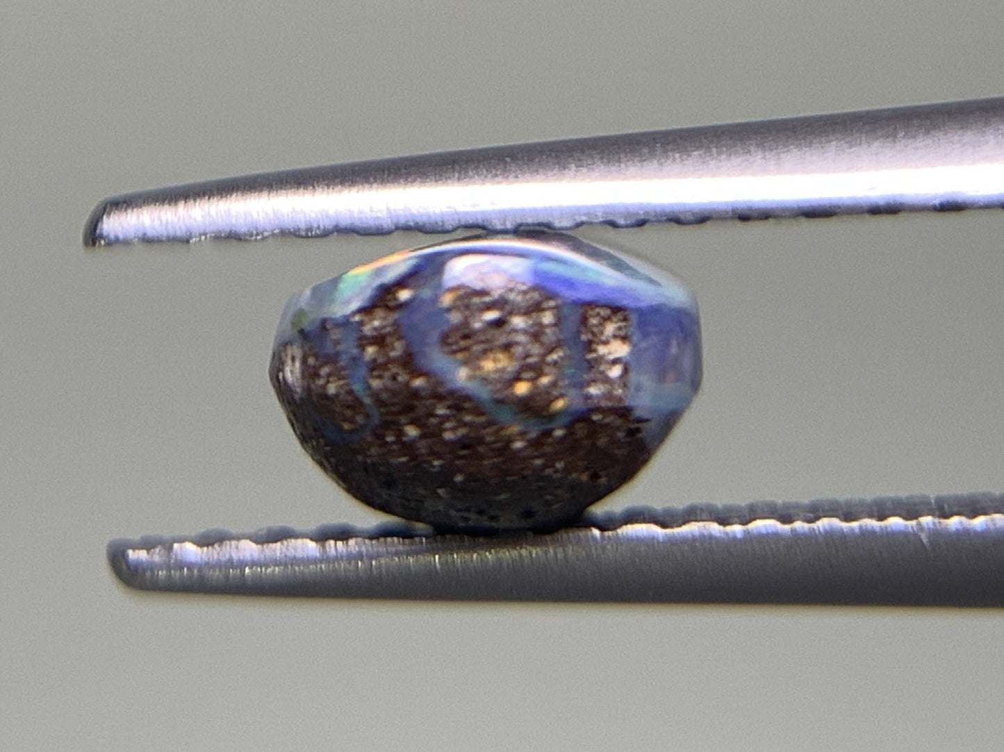 ボルダーオパール 1.225ct 宝石ソーティング付き  7.6㎜×5.9㎜×4.0㎜  ルース（ 裸石 ） 2520Y