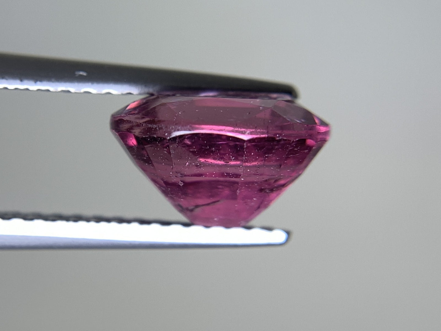 ルベライト 天然 2.343ct 中央宝石ソーティング付き 9.26㎜×7.26㎜×5.42㎜ ルース（ 裸石 ） 7926Y