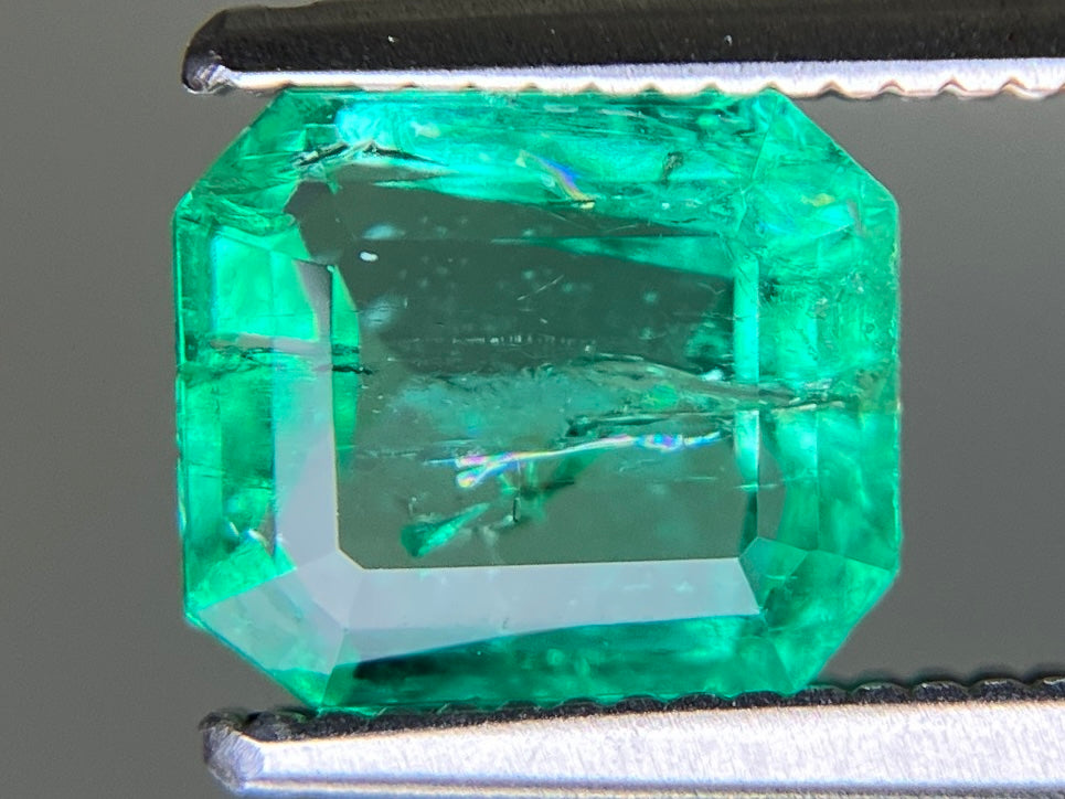エメラルド 天然 1.581ct 中央宝石ソーティング付き 7.30㎜×6.29㎜×4.57㎜ ルース（ 裸石 ） 7390YY