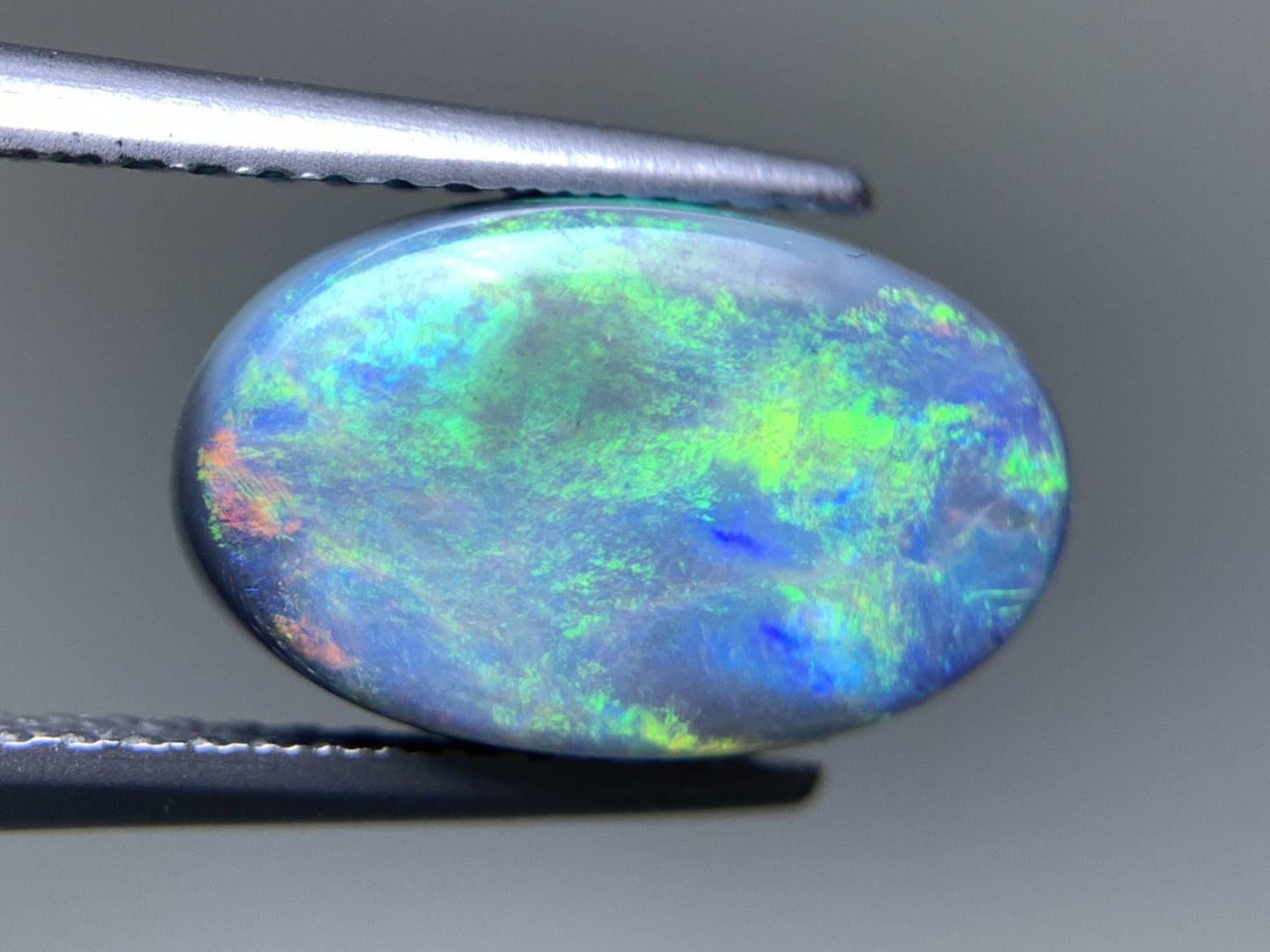 ブラックオパール（両面遊色） 天然 3.603ct 中央宝石ソーティング付き 12.5㎜×7.8㎜×5.4㎜ ルース（ 裸石 ） 5801Y