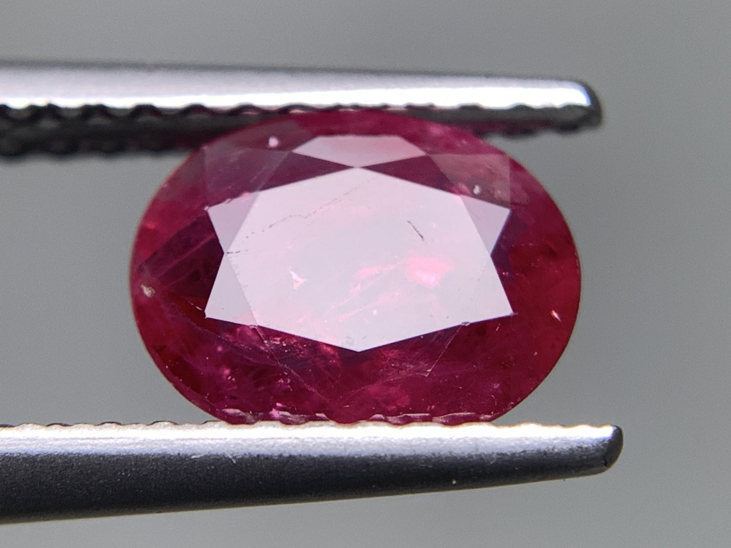 ルビー 天然 1.052ct 宝石ソーティング付き 7.5㎜×6.1㎜×2.3㎜ ルース（ 裸石 ） 2519Y
