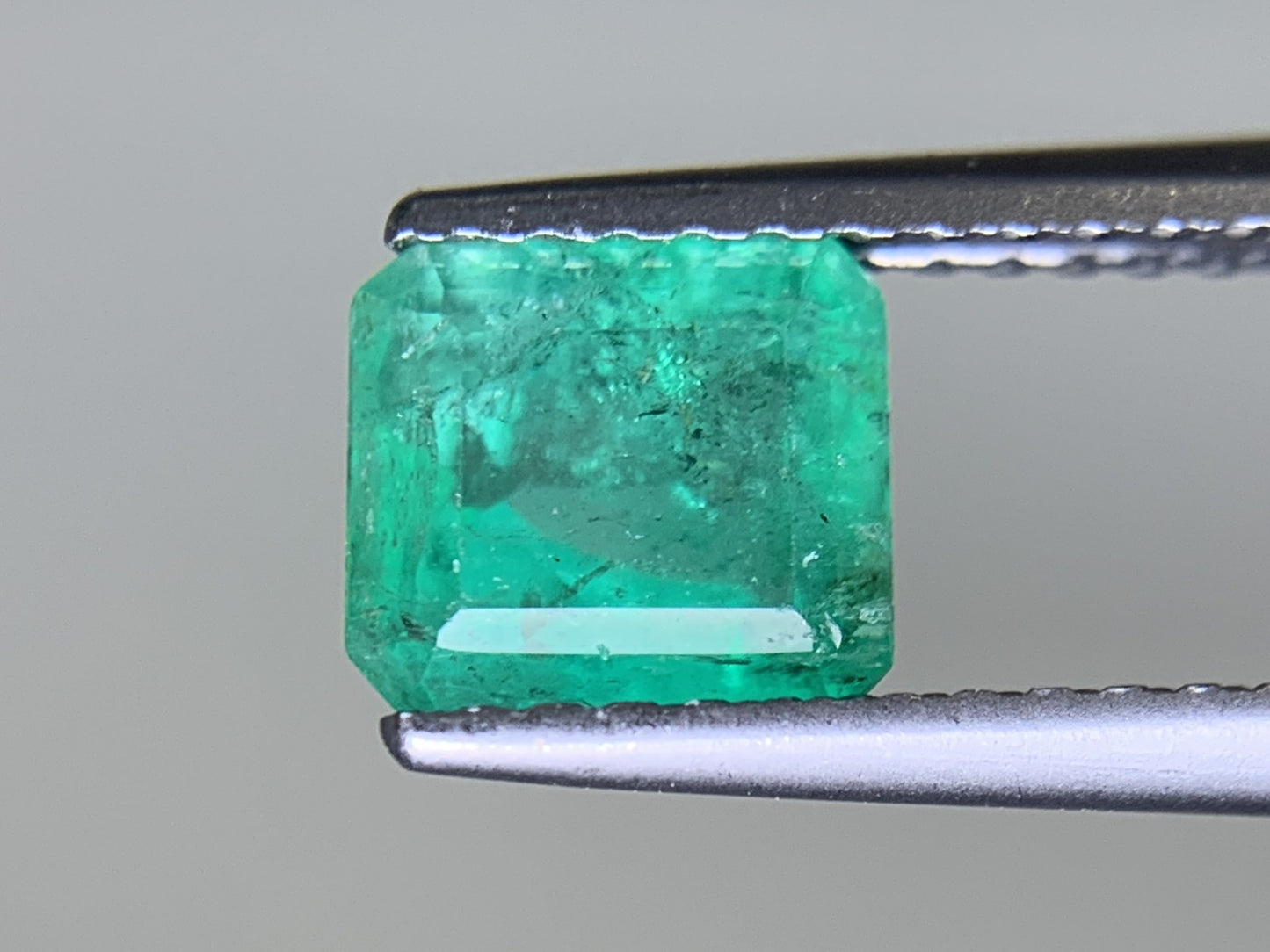 エメラルド 1.074ct 宝石ソーティング付き  6.2㎜×5.6㎜×3.9㎜  ルース（ 裸石 ） 3556Y