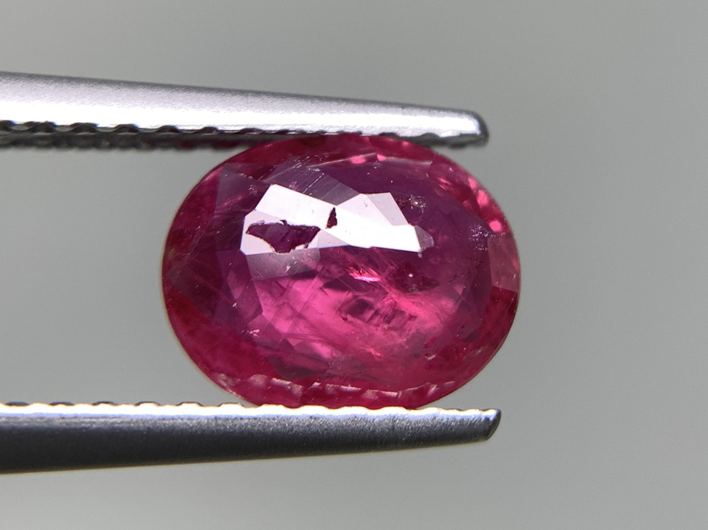 ルビー 天然 1.052ct 宝石ソーティング付き 7.5㎜×6.1㎜×2.3㎜ ルース（ 裸石 ） 2519Y
