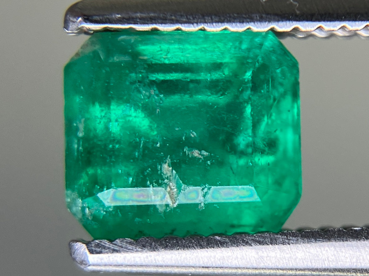 エメラルド 天然 1.032ct 中央宝石ソーティング付き 6.17㎜×5.43㎜×4.73㎜ ルース（ 裸石 ） 7328YY
