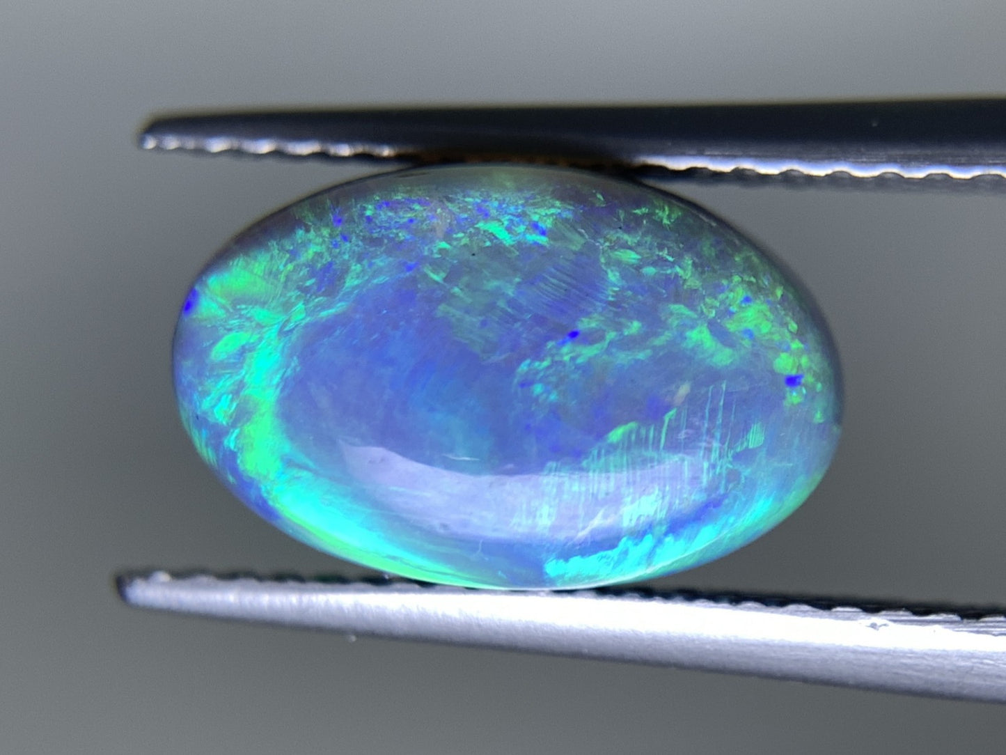 ブラックオパール（両面遊色） 天然 3.603ct 中央宝石ソーティング付き 12.5㎜×7.8㎜×5.4㎜ ルース（ 裸石 ） 5801Y