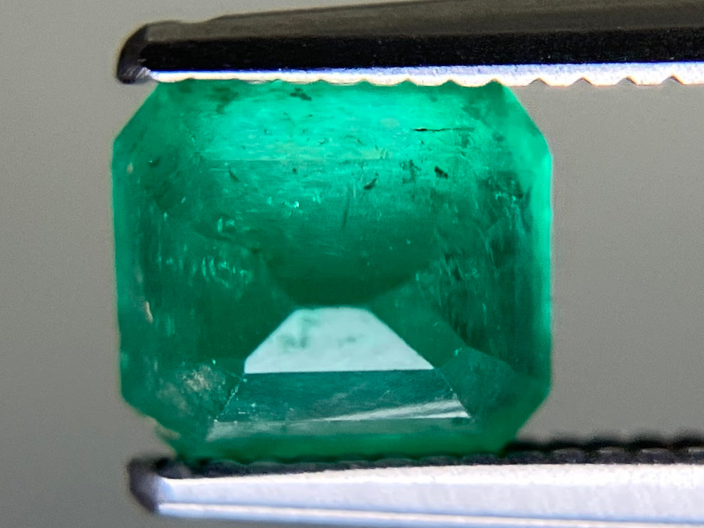 エメラルド 天然 1.032ct 中央宝石ソーティング付き 6.17㎜×5.43㎜×4.73㎜ ルース（ 裸石 ） 7328YY
